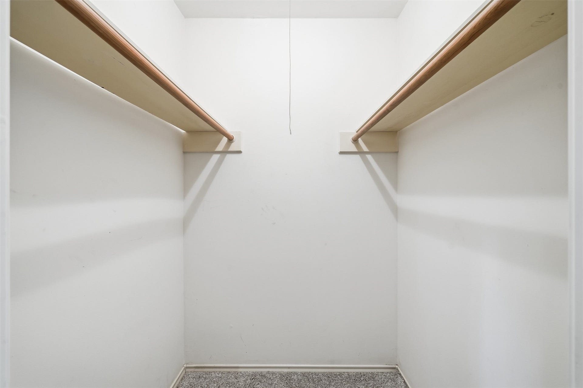 23 Thrush Grove Place, The Woodlands, TX 77381 Large closet