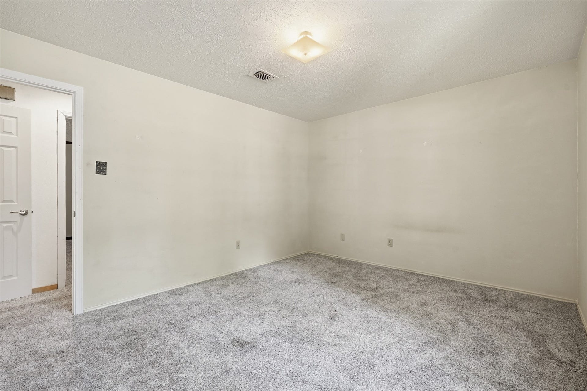 23 Thrush Grove Place, The Woodlands, TX 77381 Another angle of bedroom