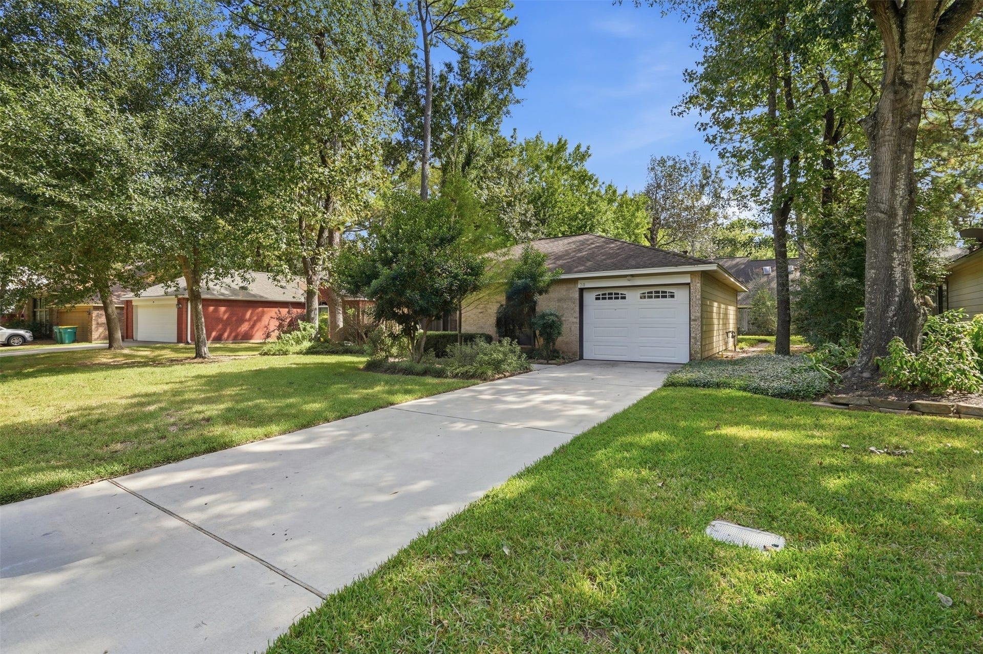 23 Thrush Grove Place, The Woodlands, TX 77381 Great 2 bedroom 1 bath home in the heart of The Woodlands