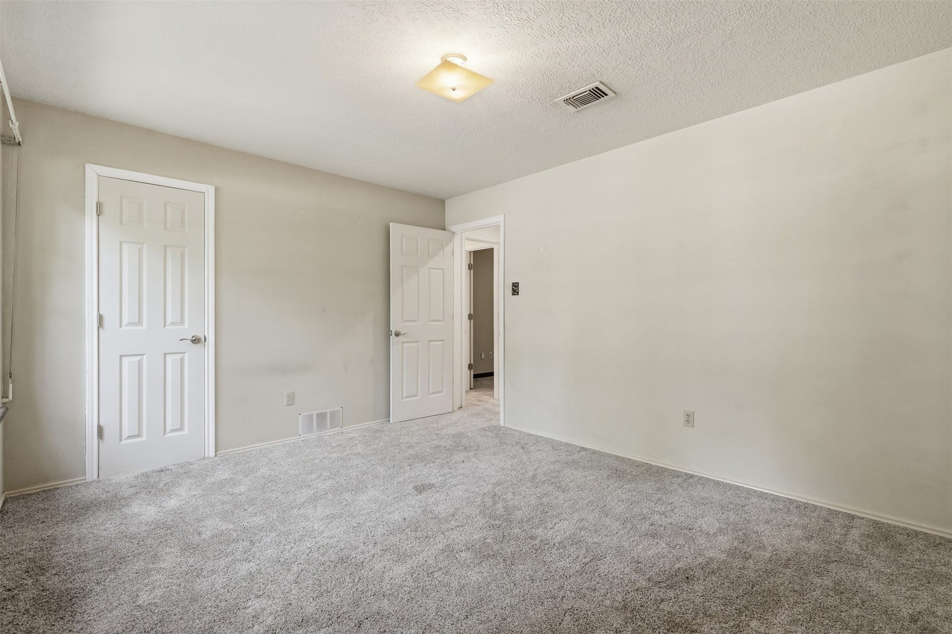 23 Thrush Grove Place, The Woodlands, TX 77381 Bedroom