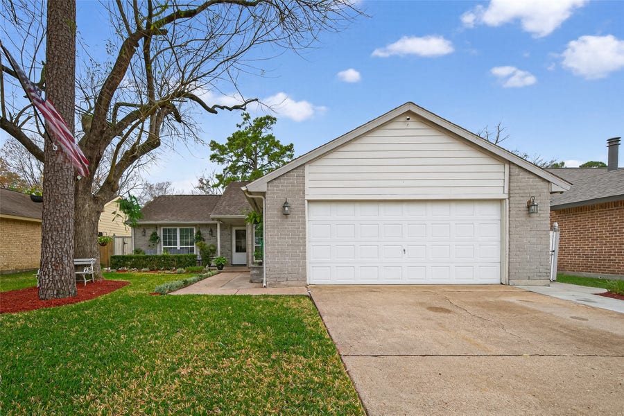 Property photo for 2902 Kingfisher Drive, Humble, TX
