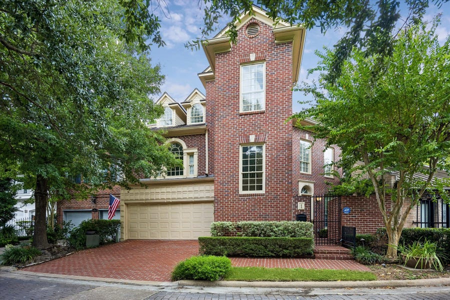 Property photo for 1 Pine Briar Circle, Houston, TX