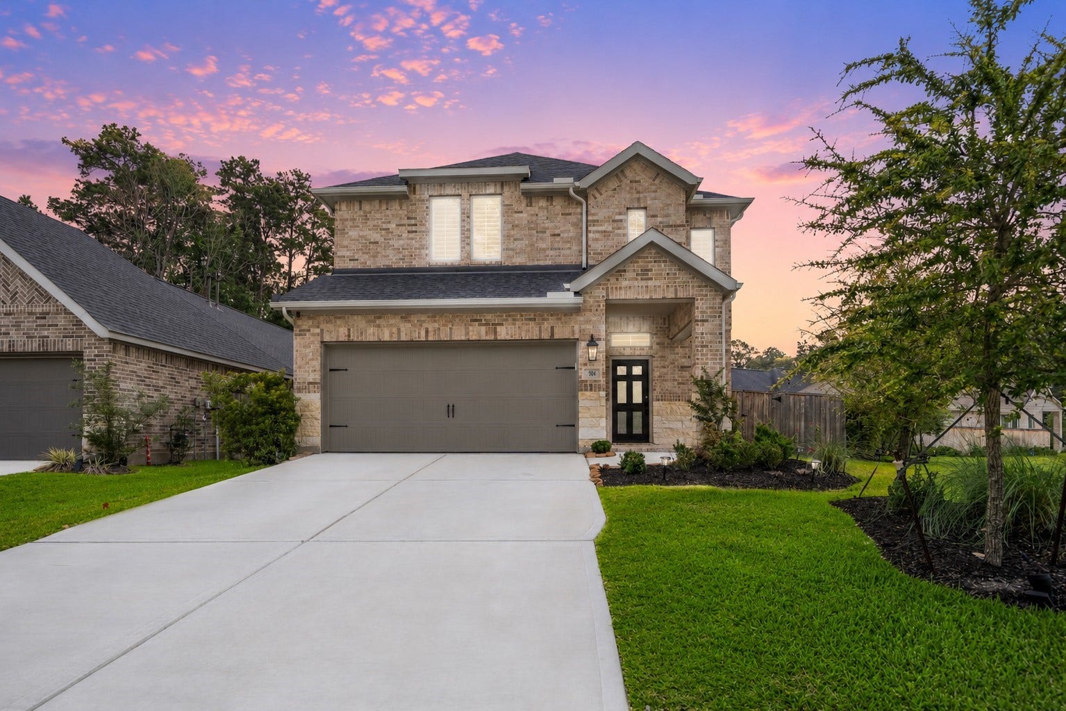 304 Mullins Court, Montgomery, TX 77316 This Perry built home features modern design elements, a welcoming front entrance, and is tastefully upgraded inside and out!