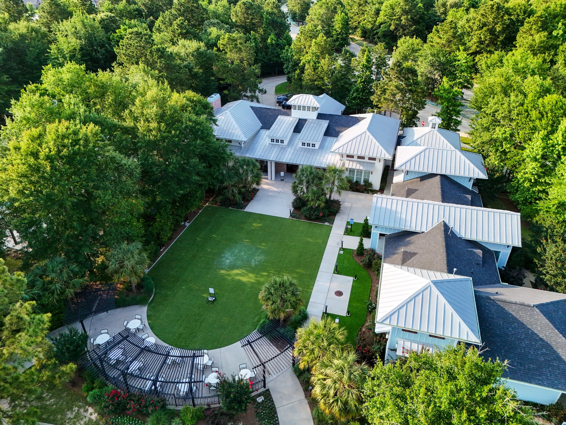 304 Mullins Court, Montgomery, TX 77316 This clubhouse is a beautifully appointed space where residents can gather both inside and out, with an event center, courtyard with caf seating and an event lawn.