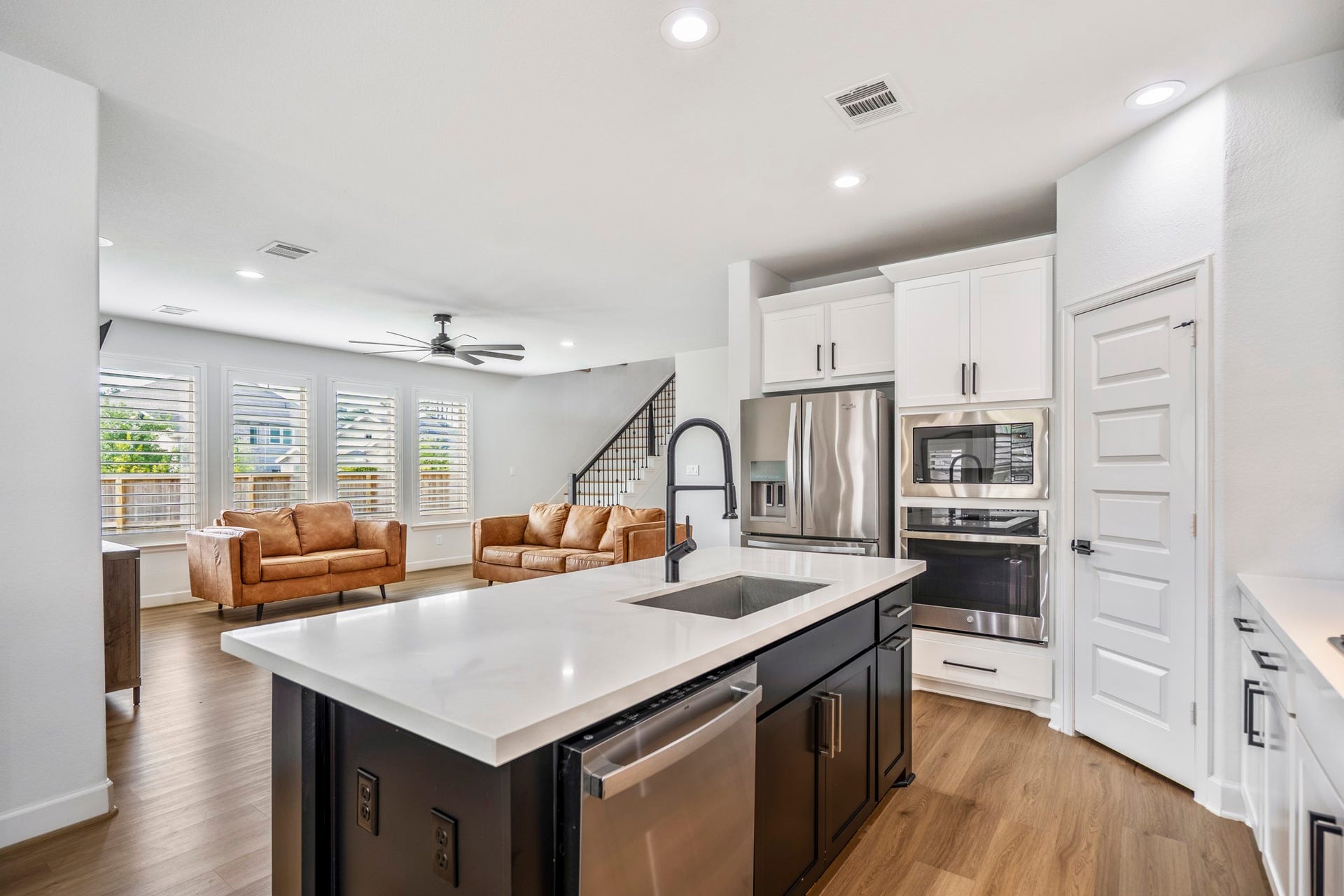 304 Mullins Court, Montgomery, TX 77316 This modern open plan is brightened by ample natural light from multiple windows with plantation shutters.