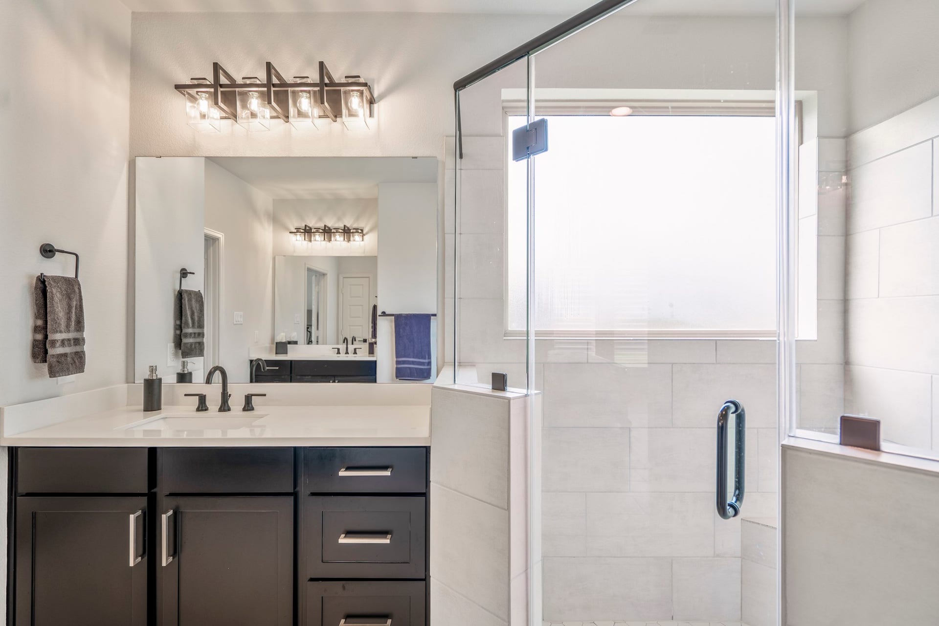 304 Mullins Court, Montgomery, TX 77316 A closer look at the spacious shower but it's also equipped with a large walk-in closet and linen closet as well, offering plentiful storage.
