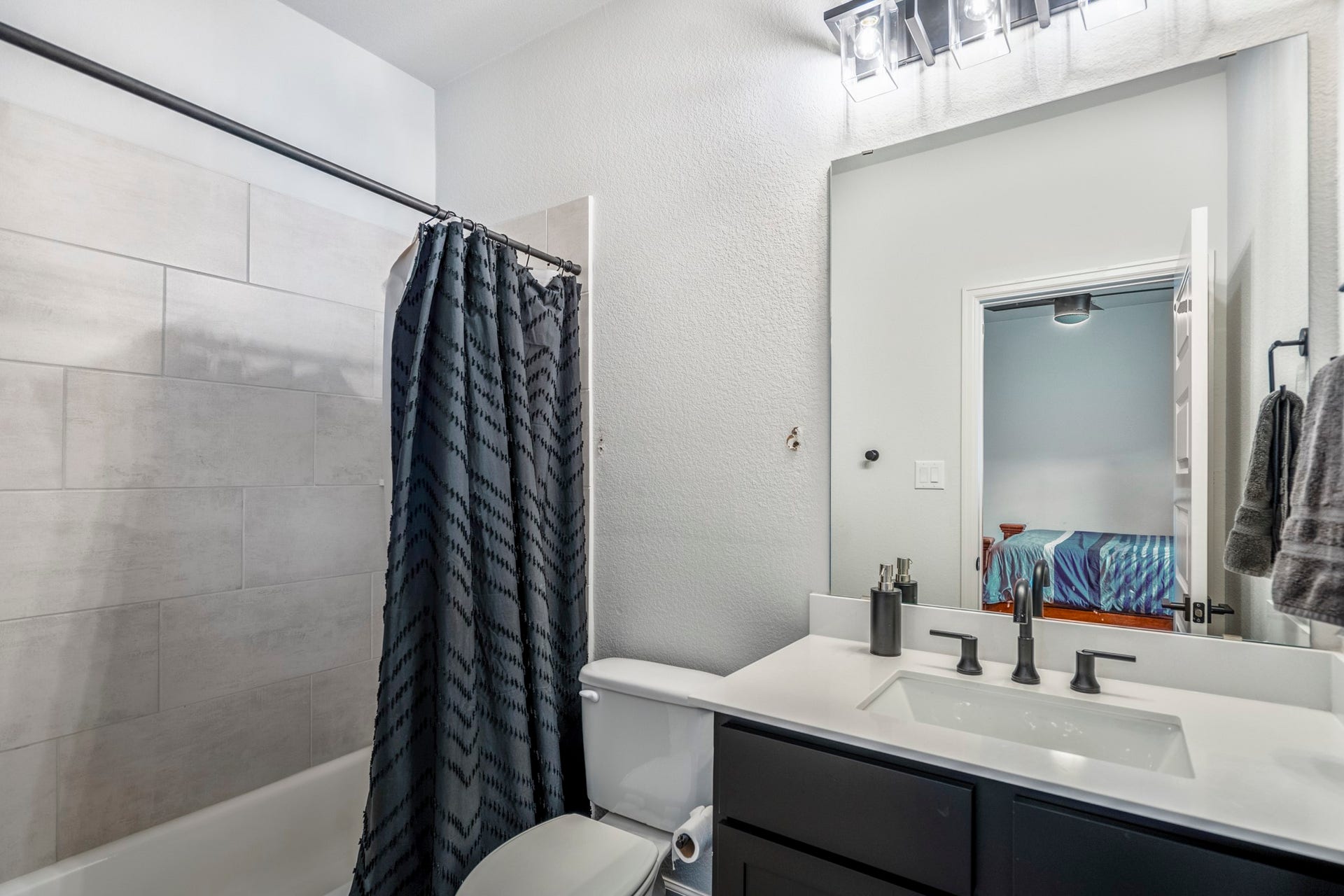 304 Mullins Court, Montgomery, TX 77316 Full bathroom of the guest suite featured here.
