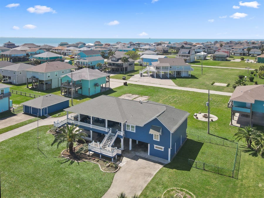 Property photo for 973 Kenlyn Drive, Crystal Beach, TX