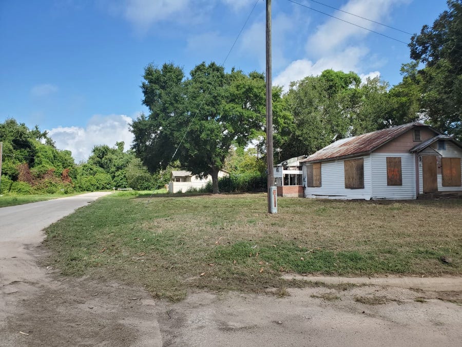 Property photo for 1145 6th Street, Hempstead, TX
