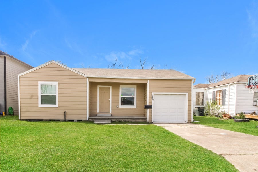Property photo for 616 Center Street, Pasadena, TX