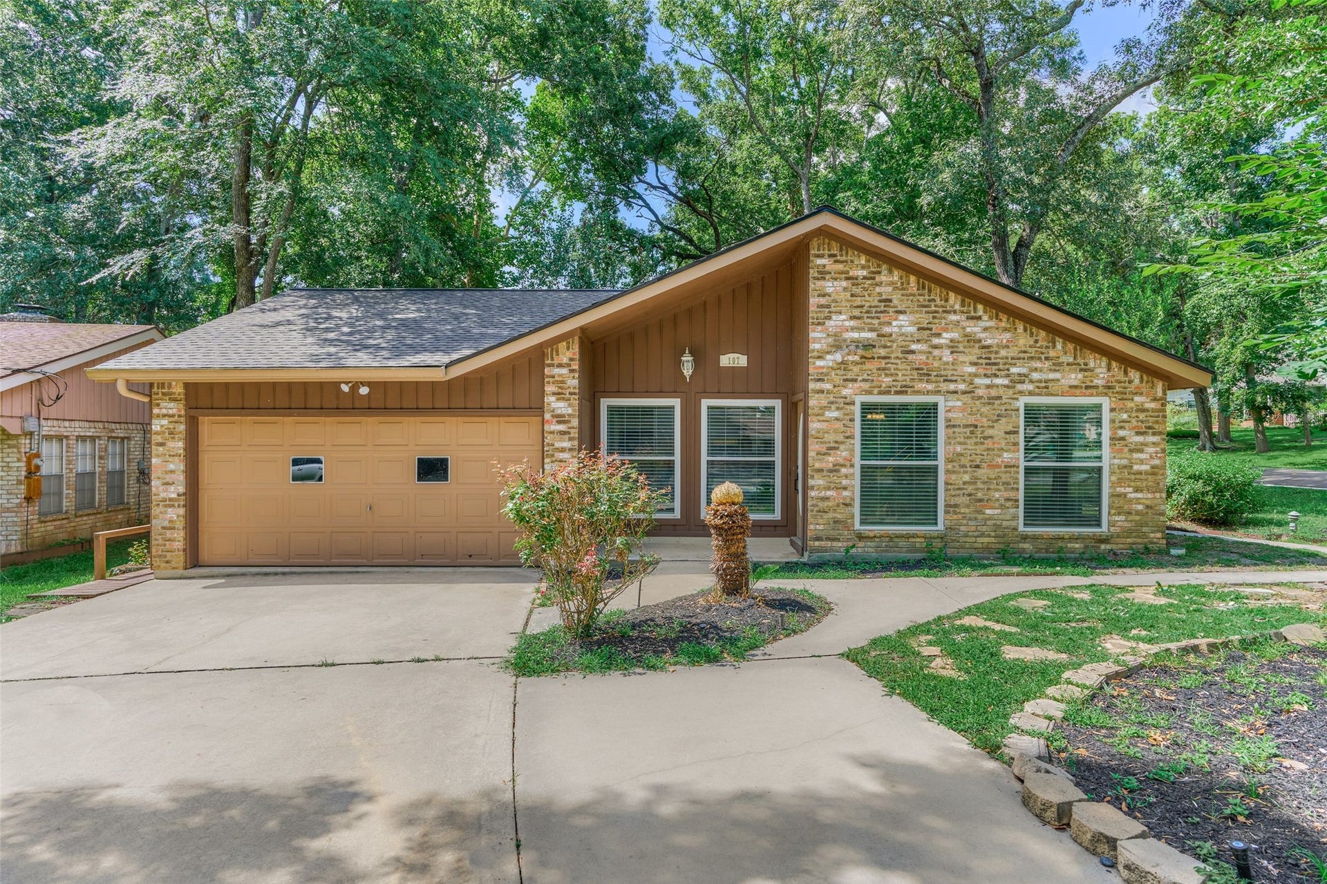 107 Velda Rose Lane, Conroe, TX 77304 107 Velda Rose Lane, Conroe, TX 77304