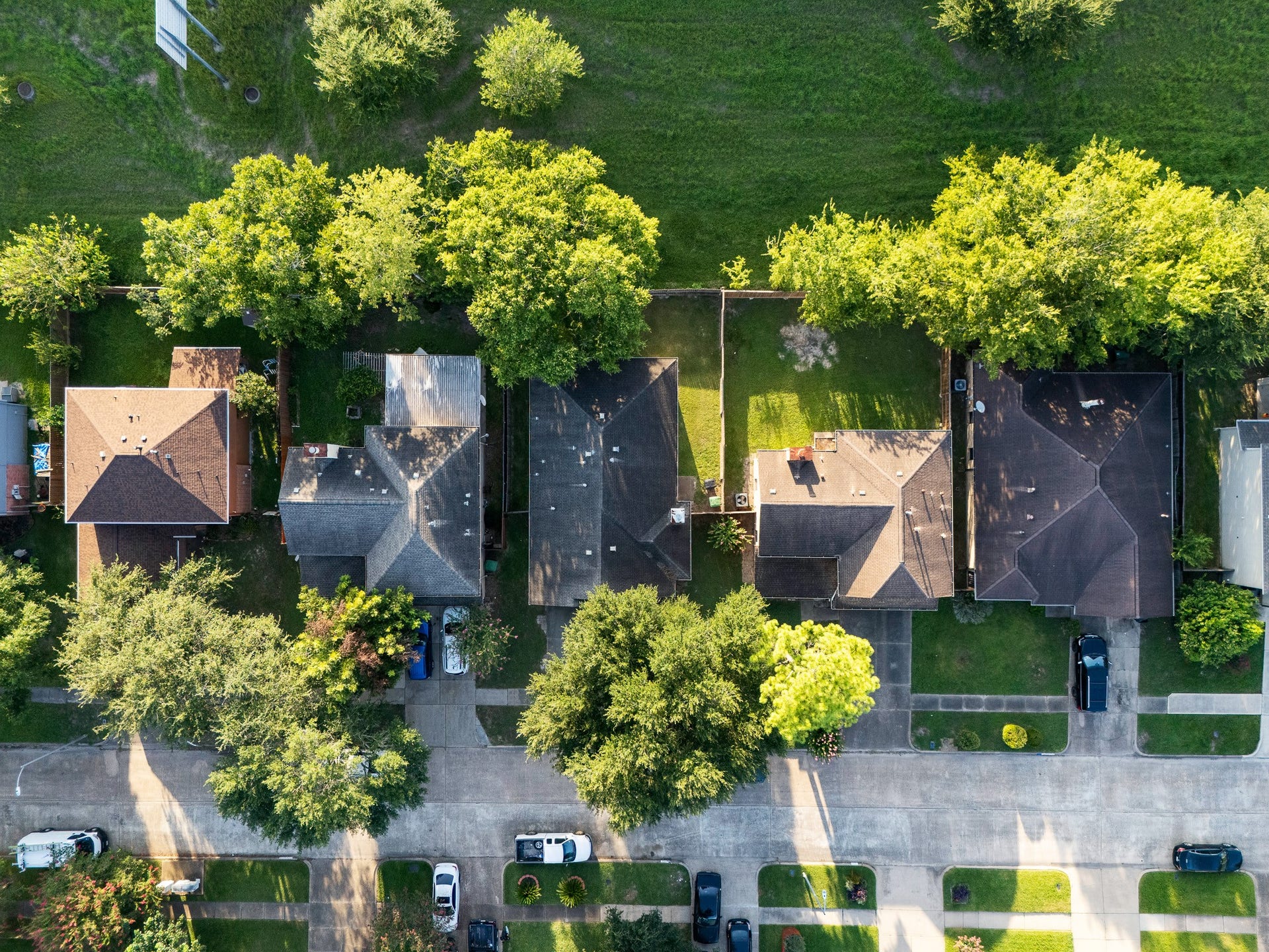 15506 Appleridge Drive, Houston, TX 77489 Charming neighborhood with well-maintained homes and lush greenery lining the streets, offering a serene suburban setting.