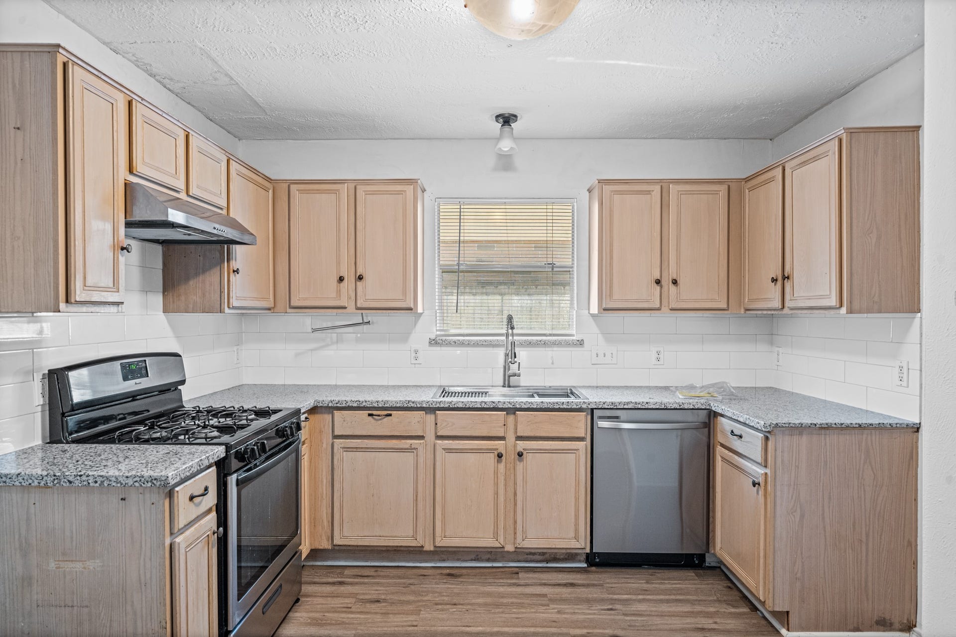 15506 Appleridge Drive, Houston, TX 77489 15506 Appleridge Drive, Houston, TX 77489