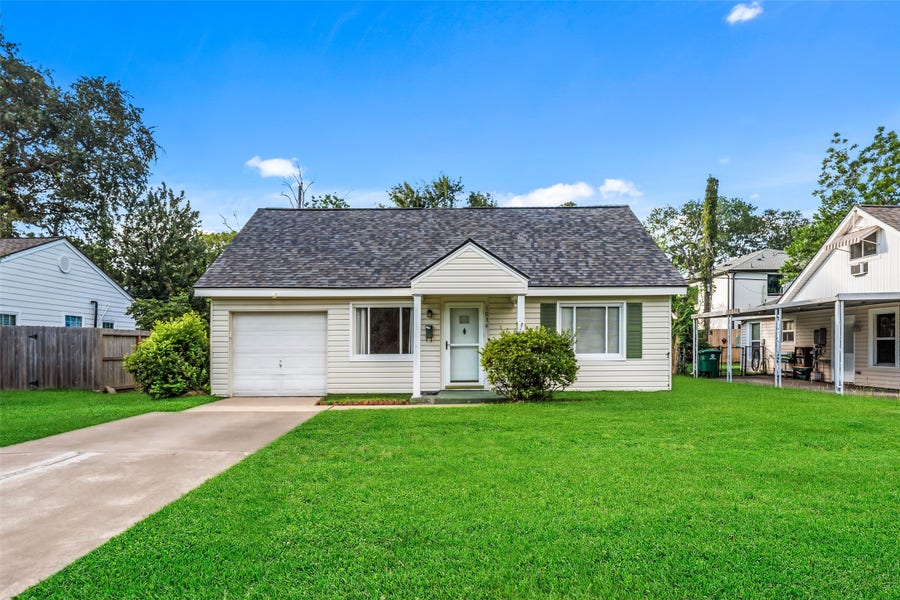 Property photo for 1034 Lamonte Lane, Houston, TX