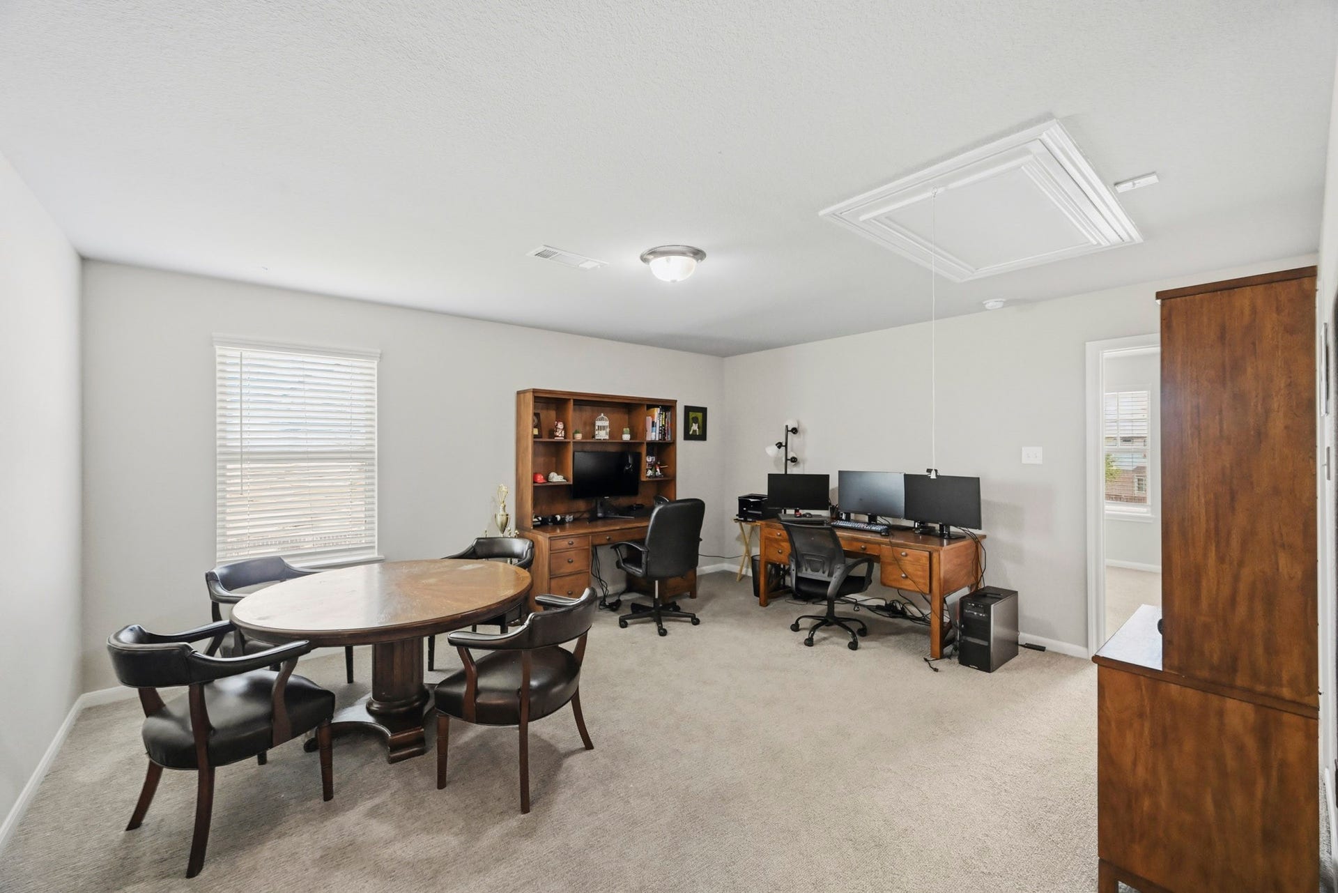 26103 Ridgelawn Drive, Richmond, TX 77406 Large space for game room or office