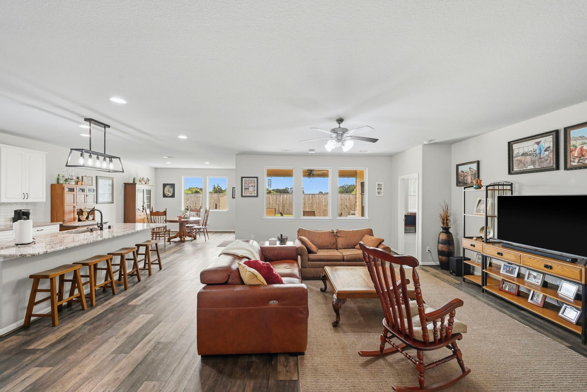 26103 Ridgelawn Drive, Richmond, TX 77406 Bright, spacious family room with backyard views