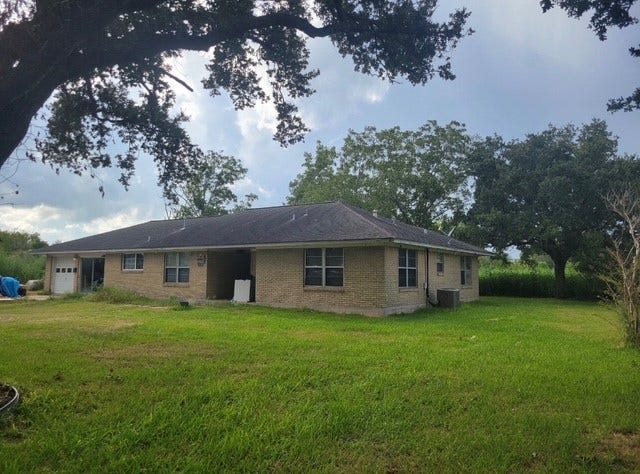 8002 County Road 172, Alvin, TX 77511