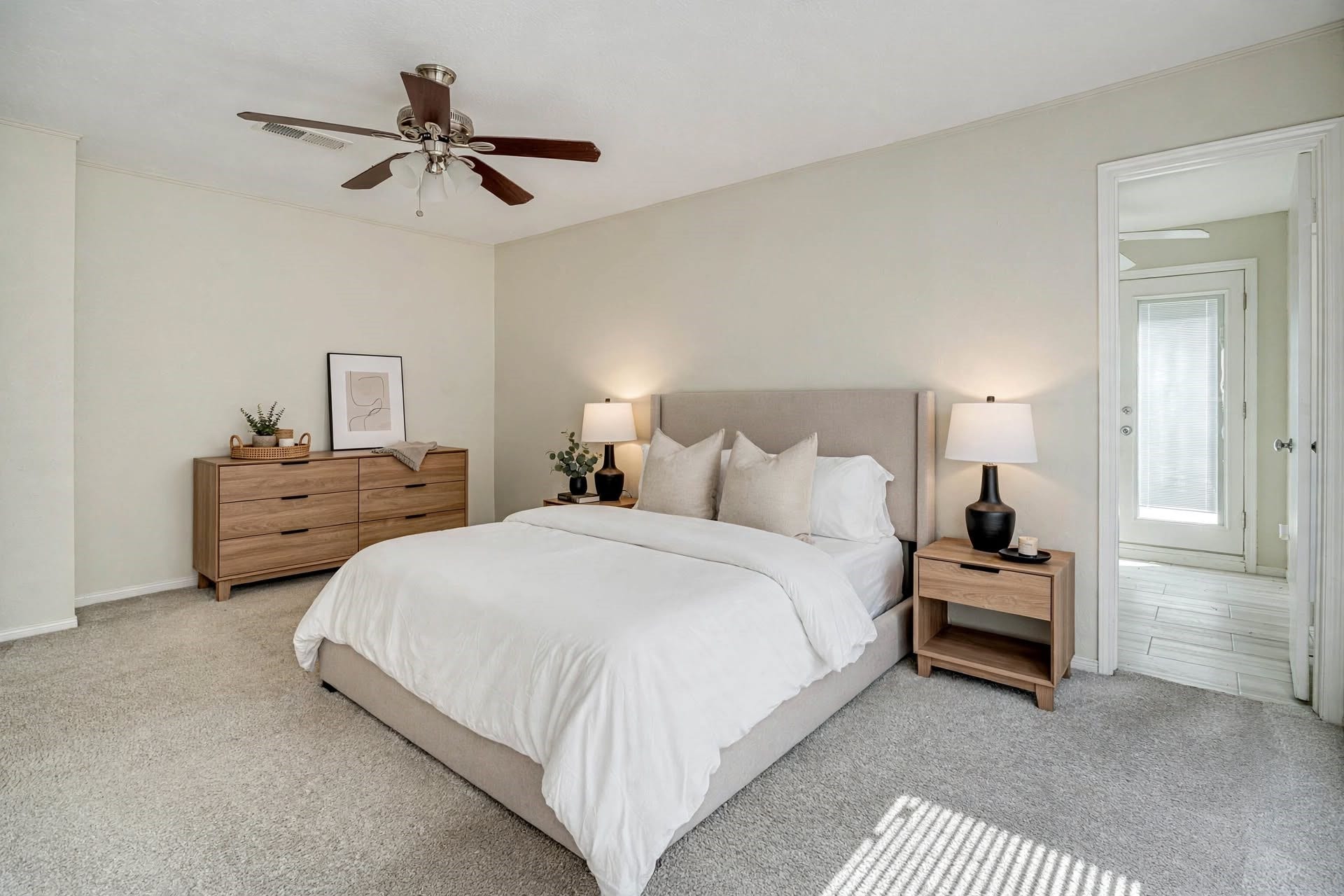 800 Country Place Drive, #1301, Houston, TX 77079 Spacious and serene bedroom