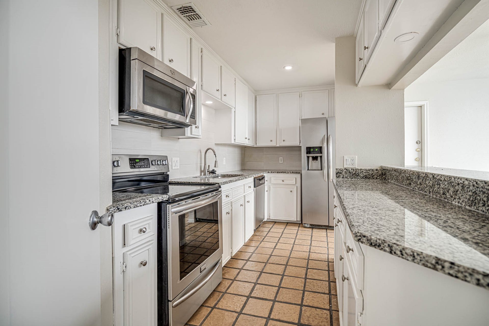 800 Country Place Drive, #1301, Houston, TX 77079 800 Country Place Drive, #1301, Houston, TX 77079