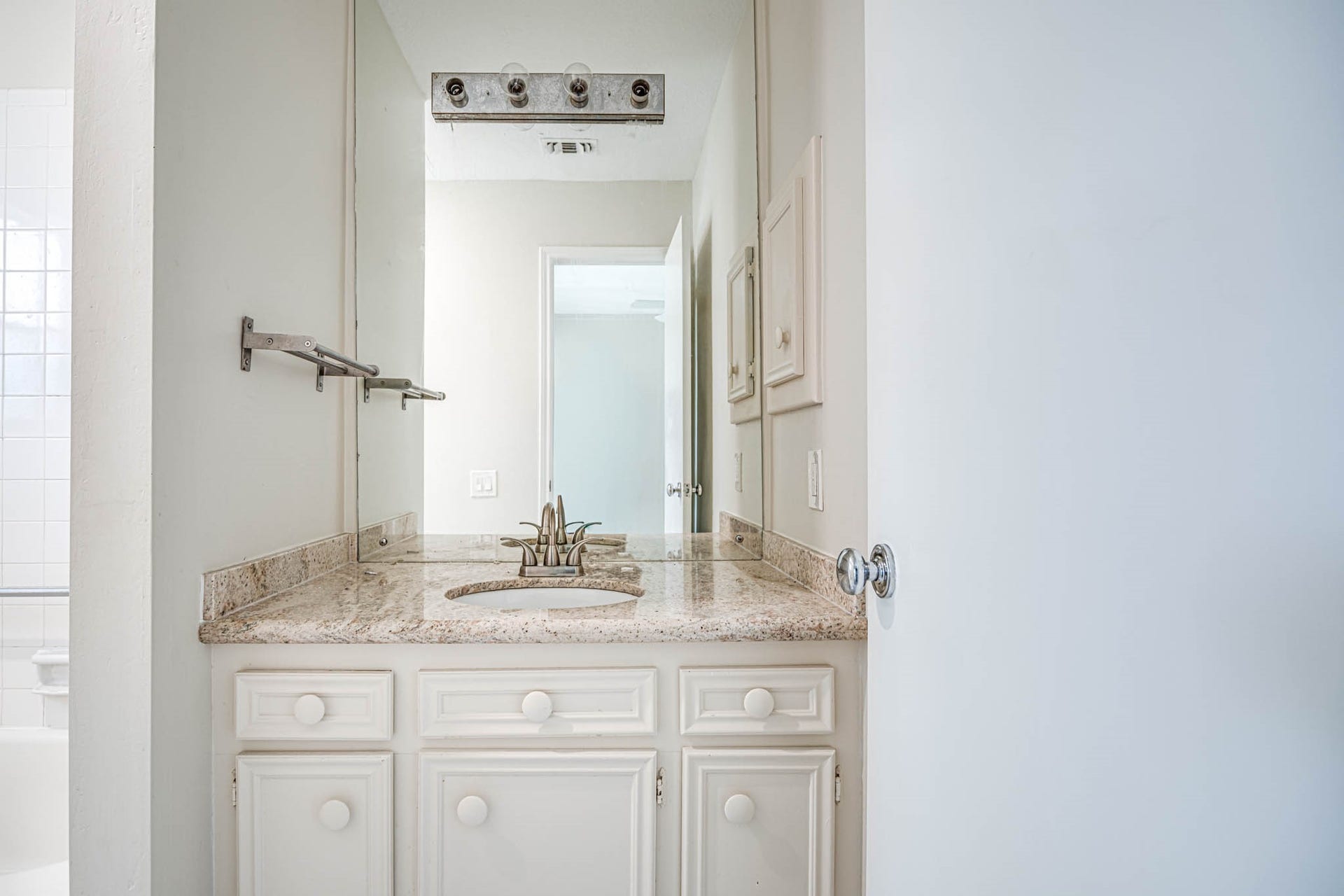 800 Country Place Drive, #1301, Houston, TX 77079 Upstairs full bath Each bedroom has full bathroom