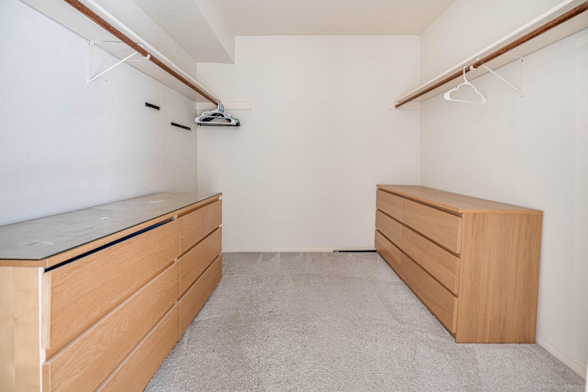 800 Country Place Drive, #1301, Houston, TX 77079 Primary closet