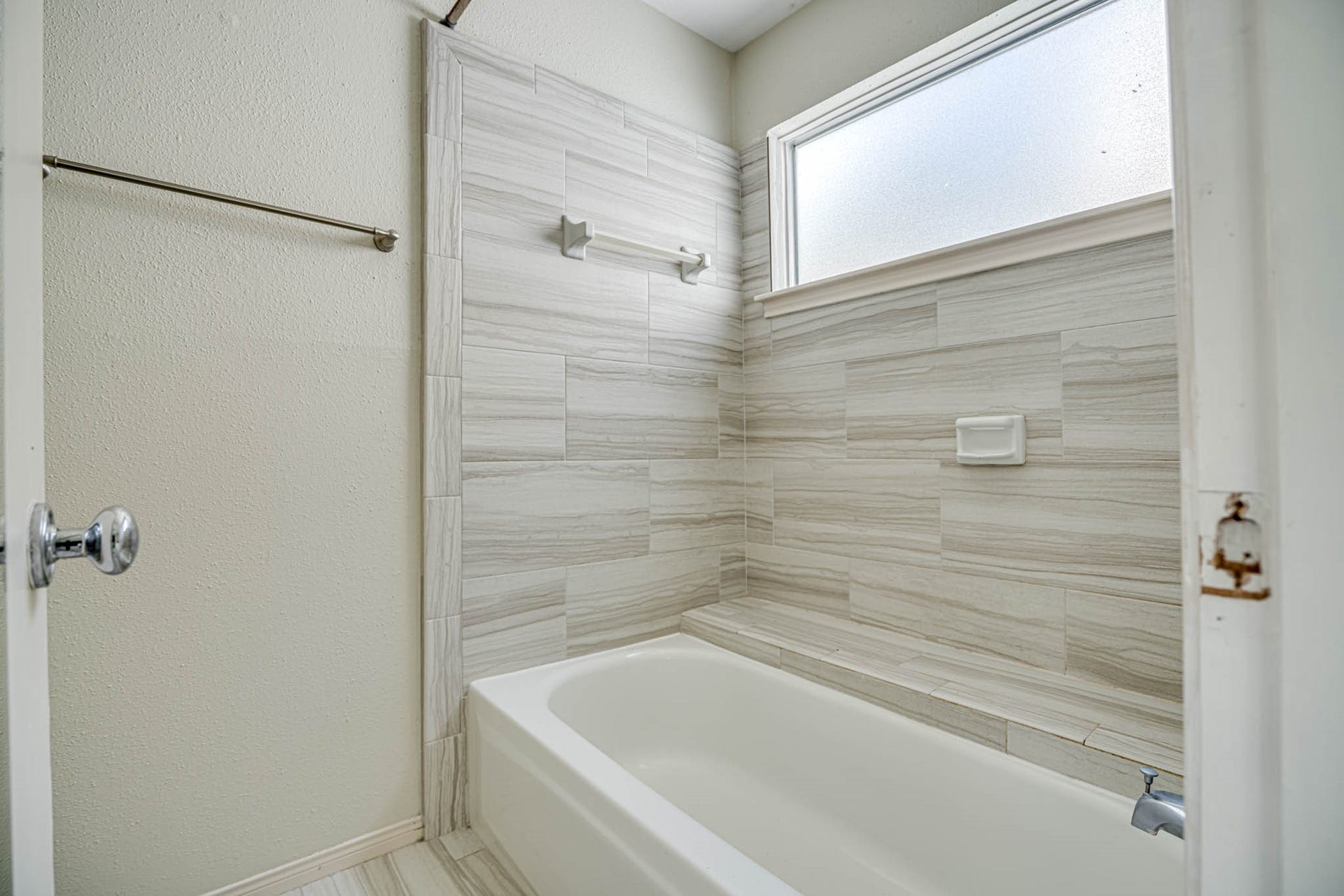 800 Country Place Drive, #1301, Houston, TX 77079 Full bathroom