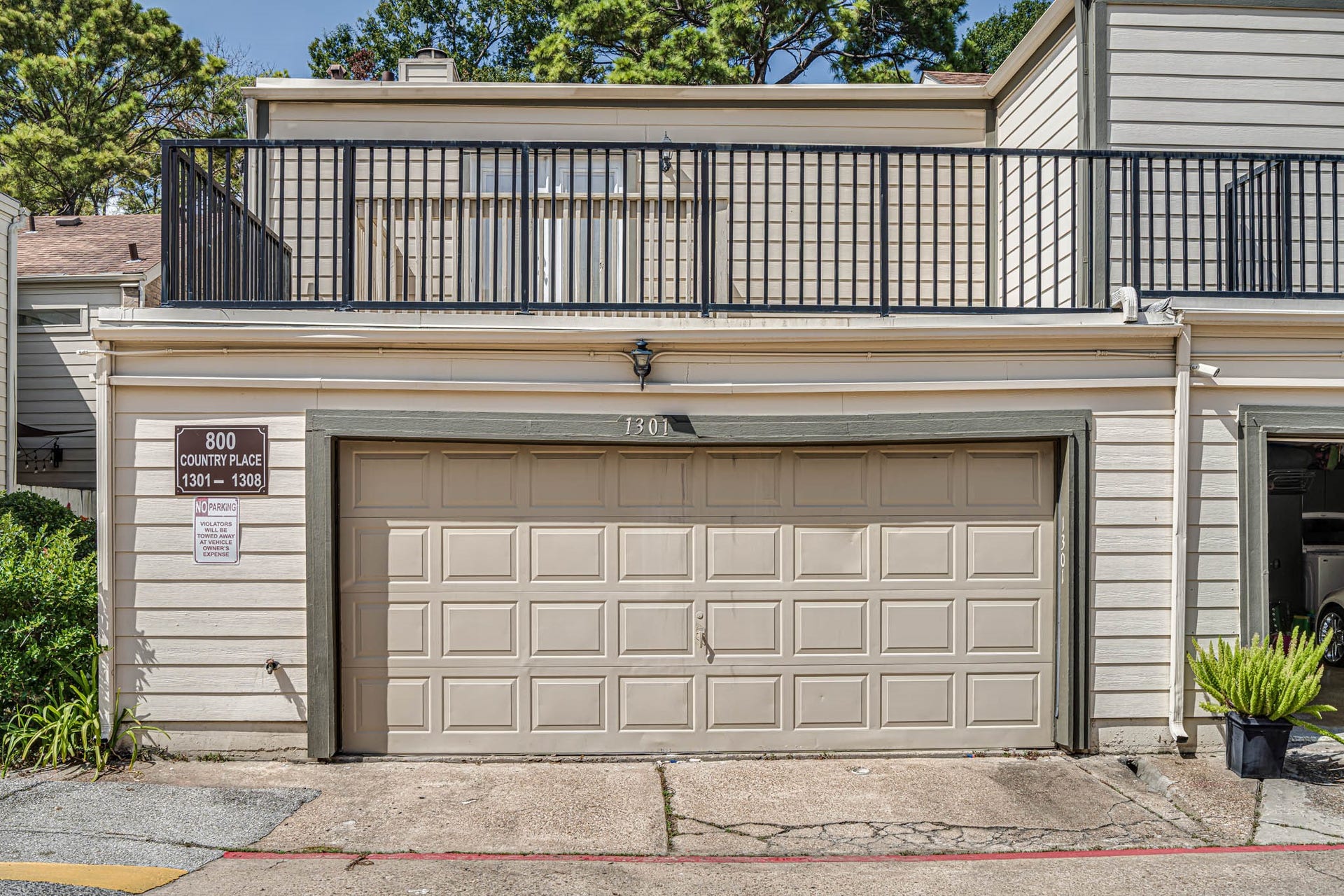800 Country Place Drive, #1301, Houston, TX 77079 Private 2 car garage