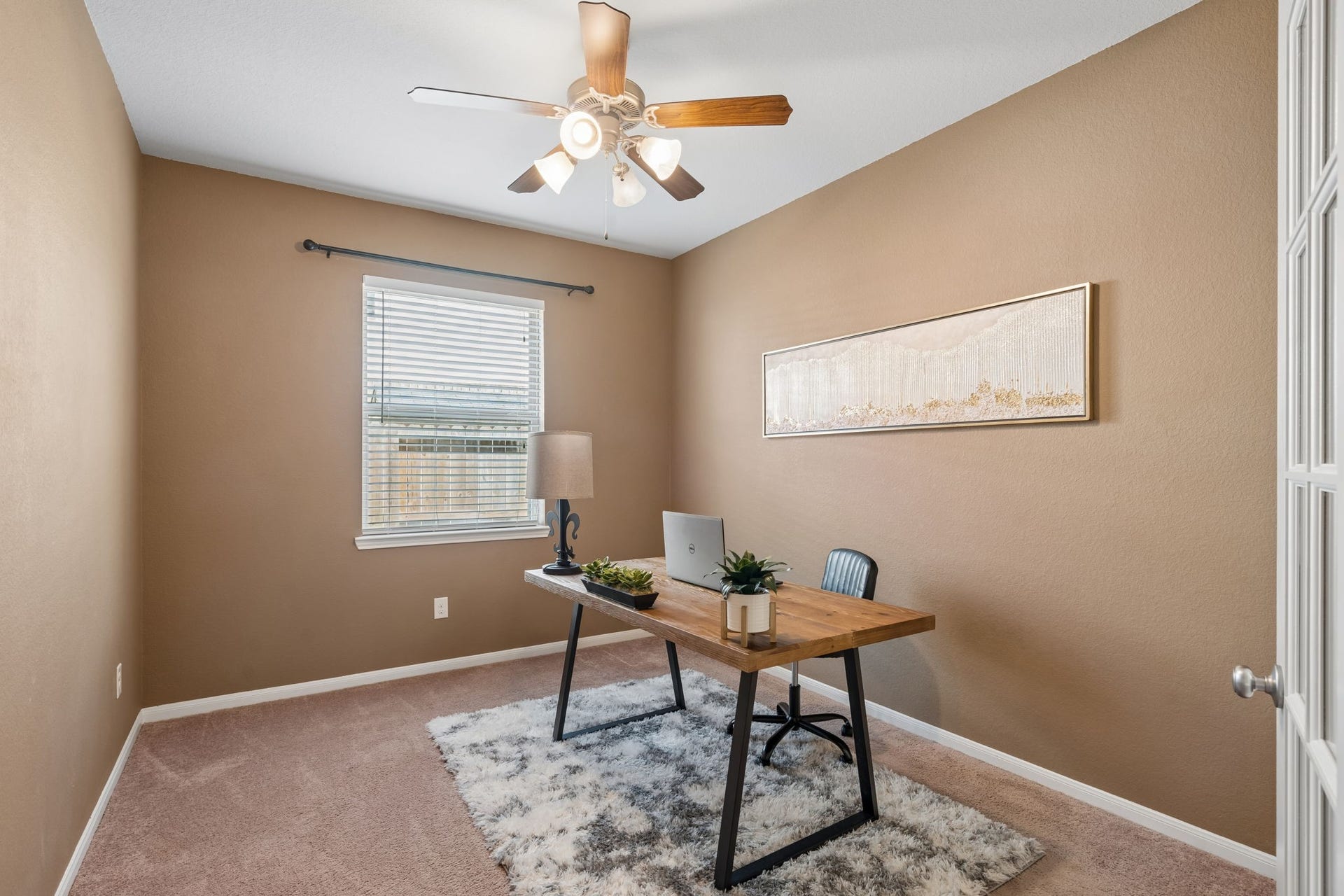 422 Stockport Drive, League City, TX 77573 A home office designed for focus and flexibility. Natural light brightens the room, while the comfortable layout provides space for a desk, bookshelves or a personalized workspace