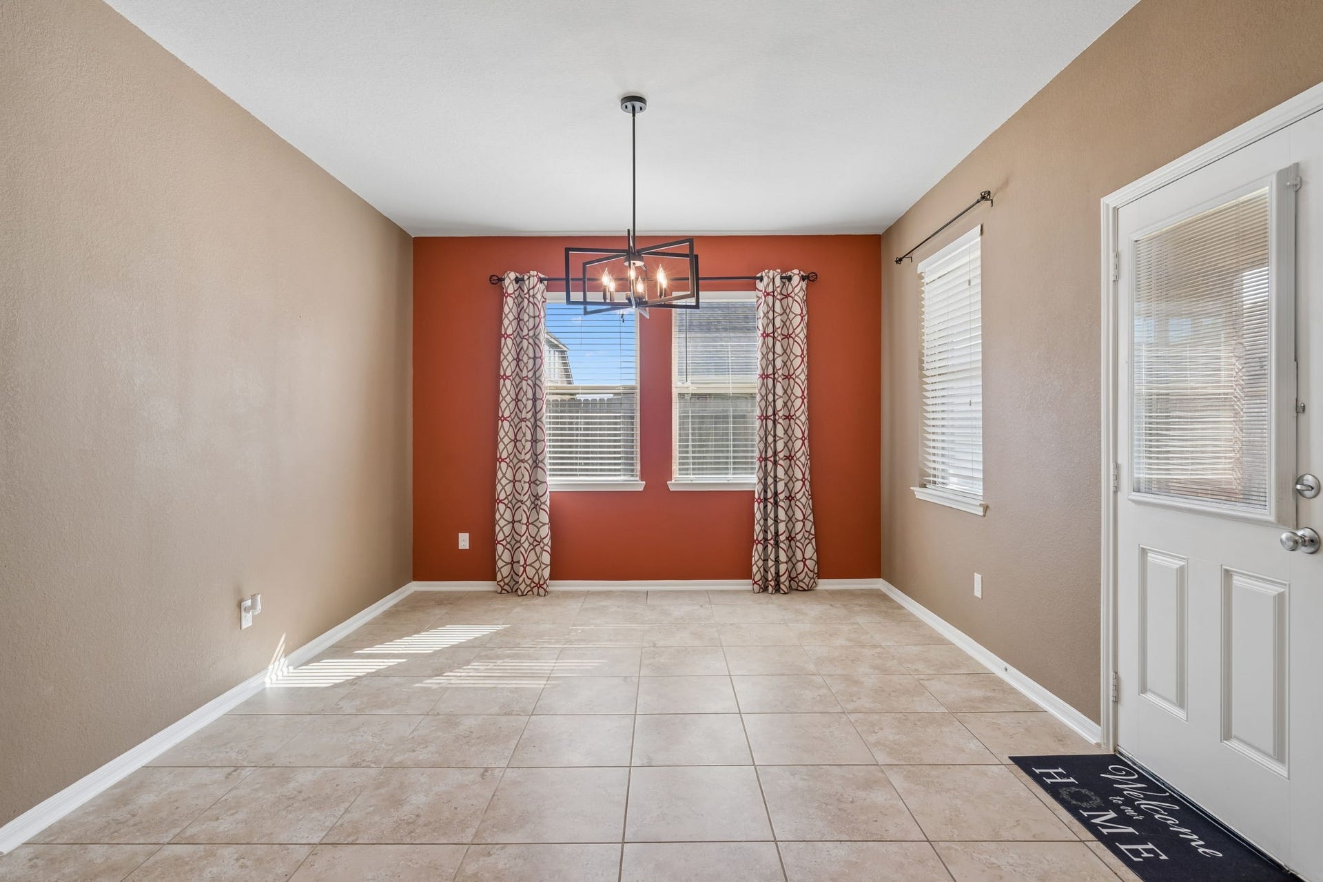 422 Stockport Drive, League City, TX 77573 Natural light fills this spacious breakfast area located just off the kitchen