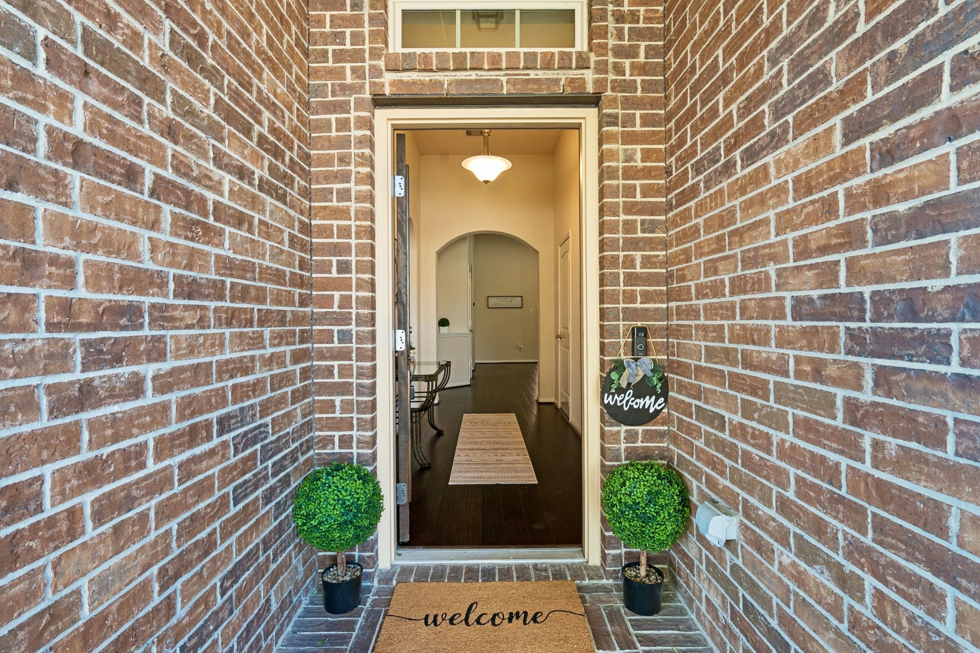 422 Stockport Drive, League City, TX 77573 Long entryway into your new home that feels like luxury!