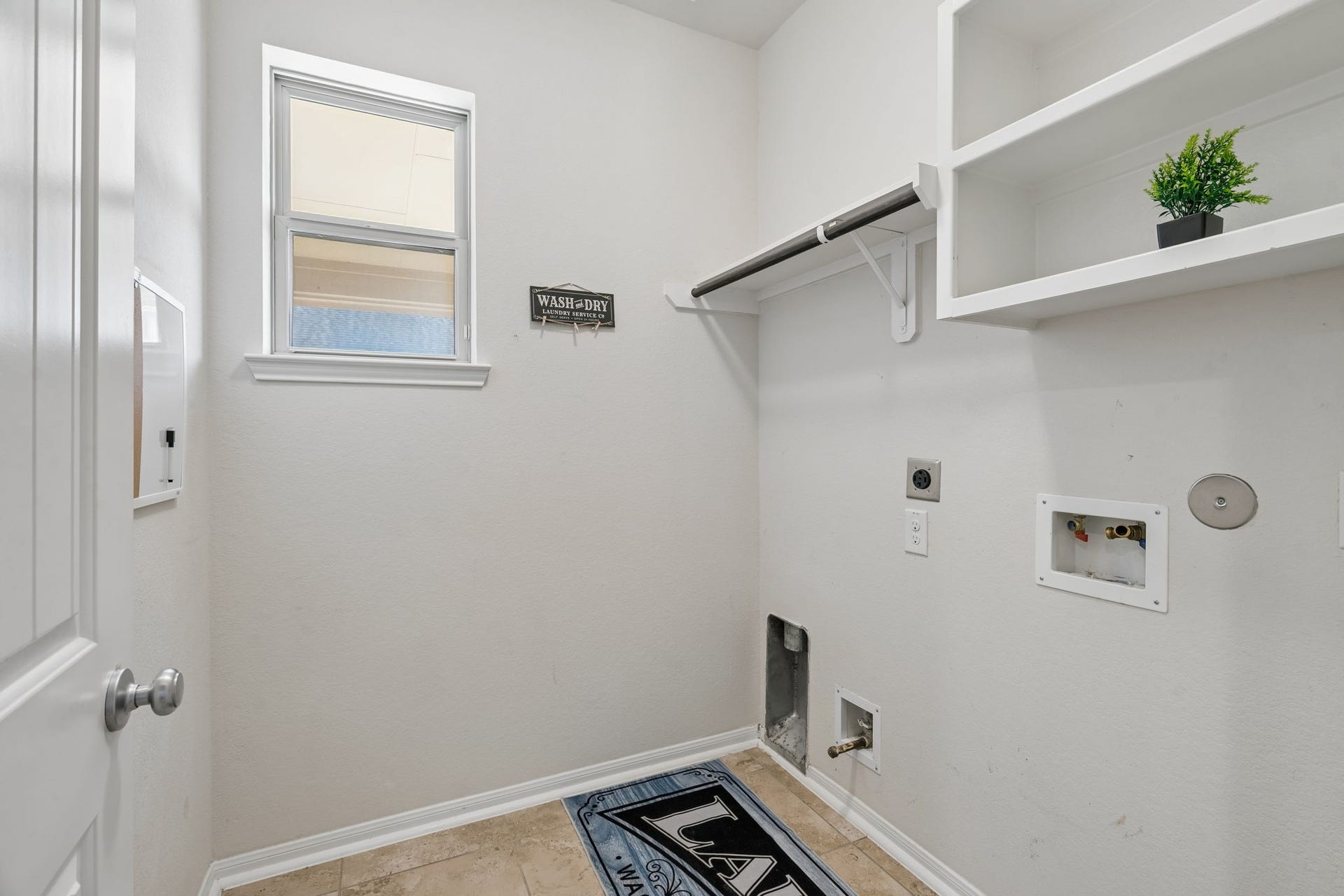 422 Stockport Drive, League City, TX 77573 A dedicated laundry room keeps everyday chores organized and out of sight