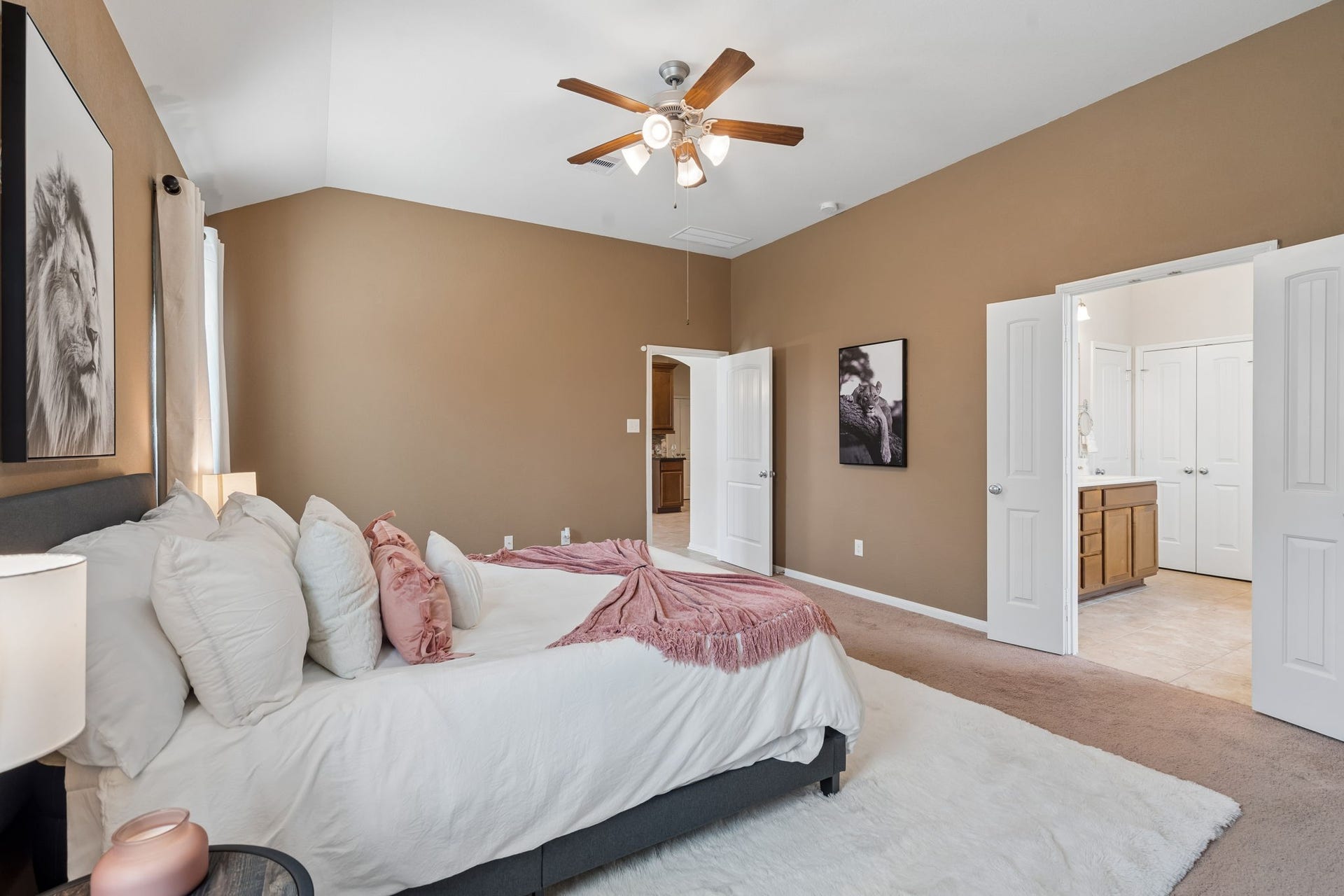 422 Stockport Drive, League City, TX 77573 High ceilings, a spacious layout and thoughtful separation from the bathroom create a comfortable setting for daily living