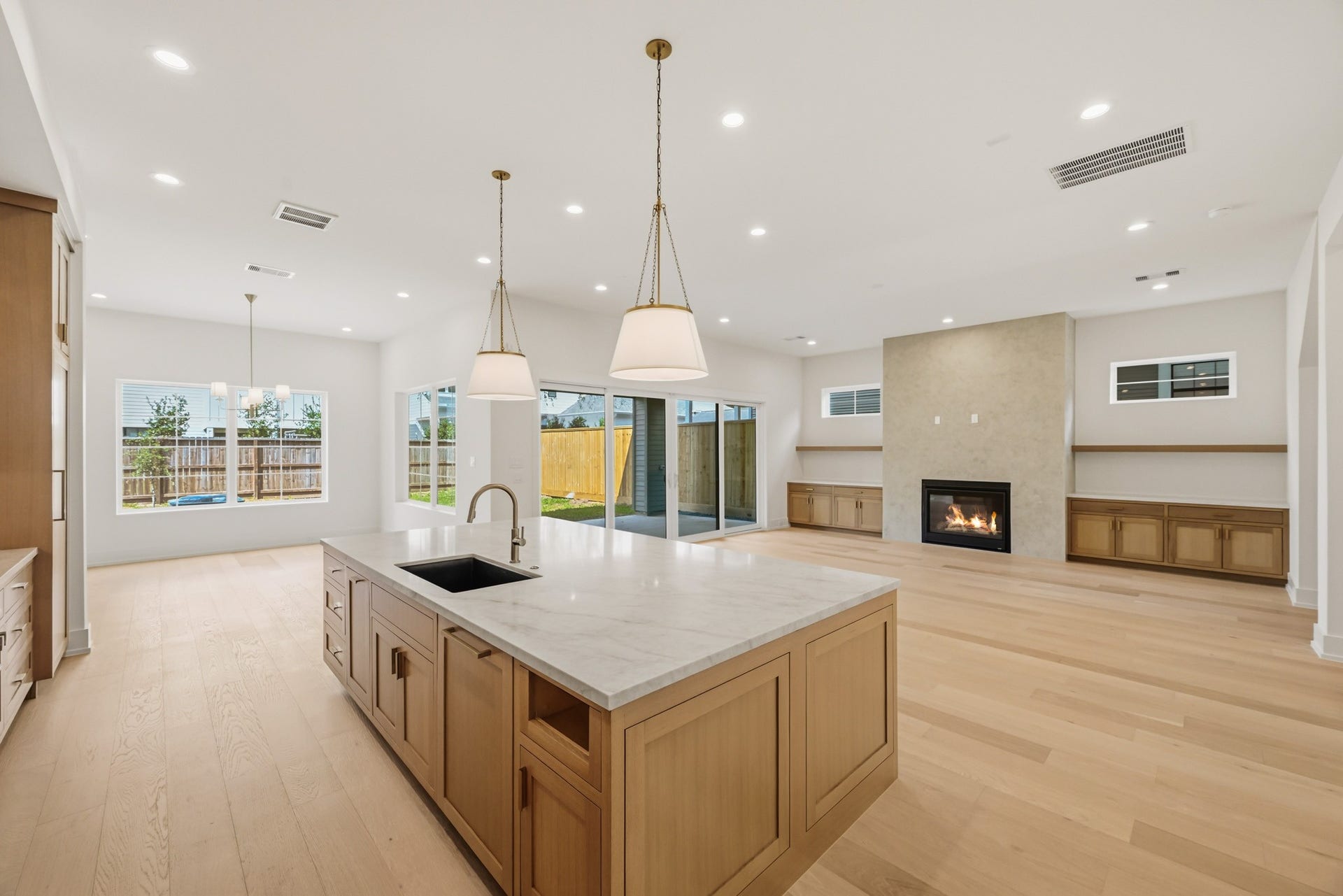 Fantastic layout for entertaining or family life!