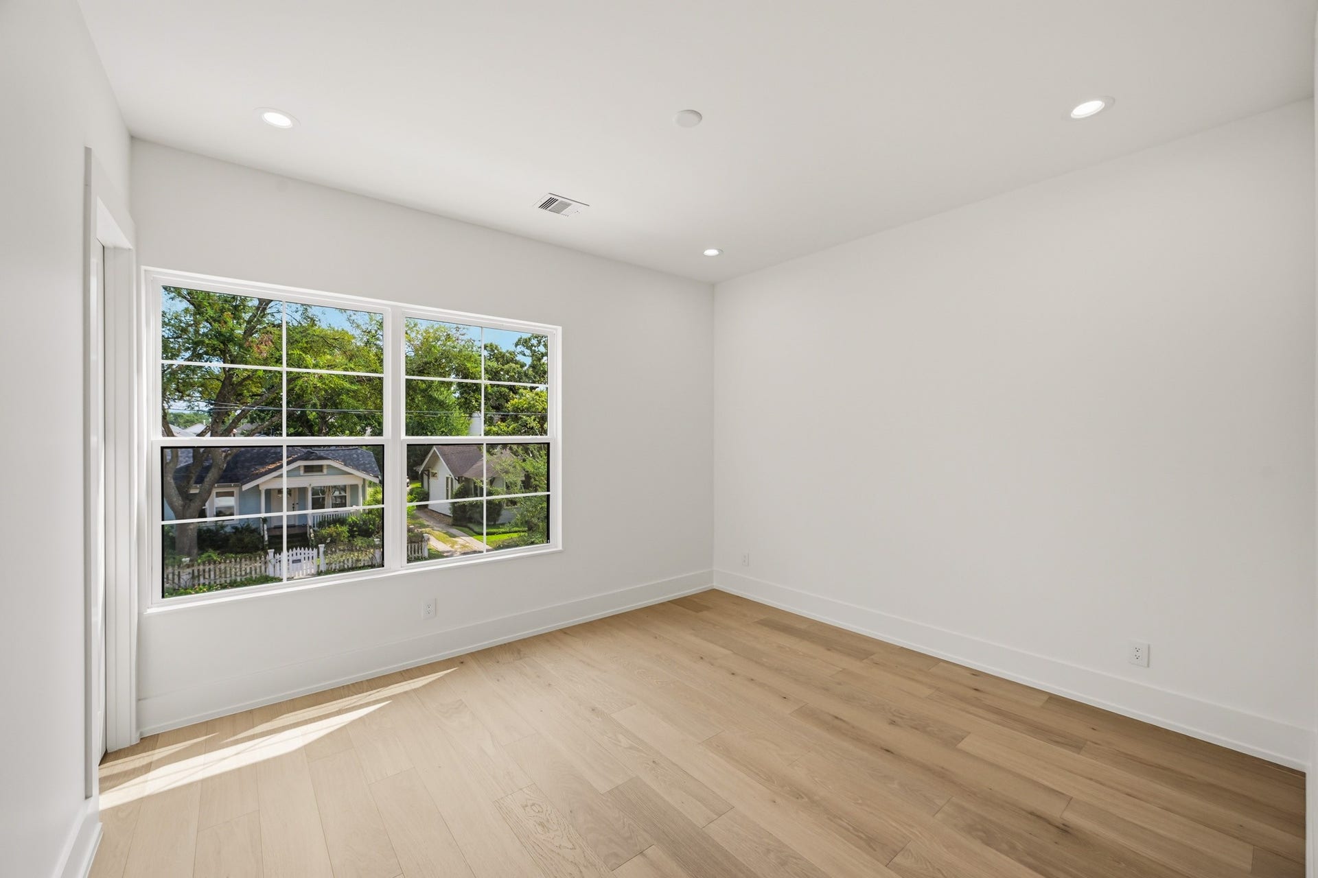 The final upstairs bedroom overlooks the driveway!