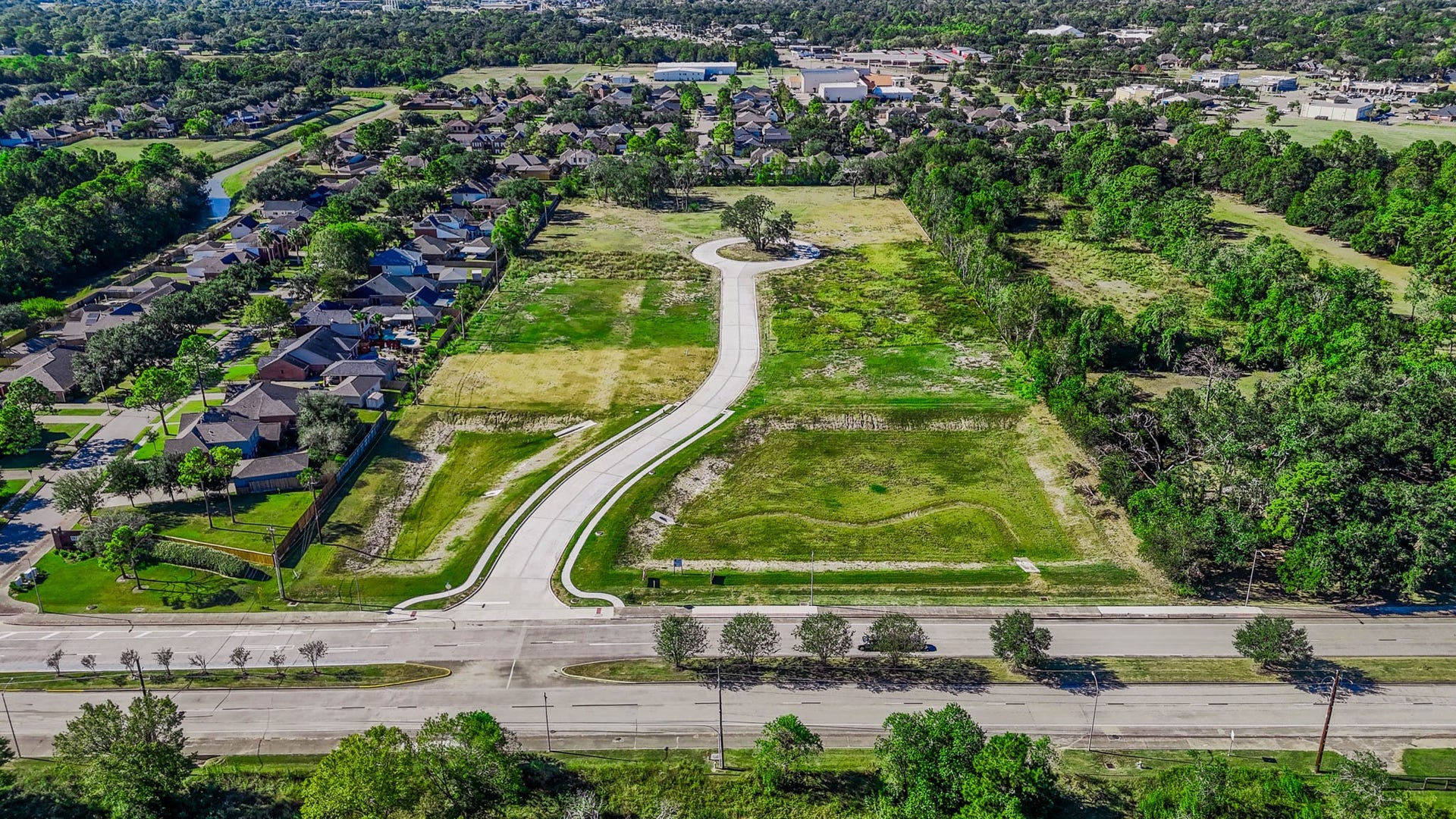 1626 Crown Oaks Court, Pearland, TX 77581 A place to build a DREAM! 1626 Crown Oaks is 1.8 acres with ALL utilities in East Pearland's newest Development Crown Oaks!
