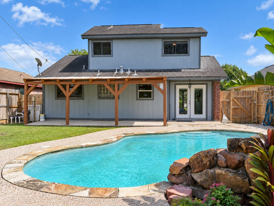 Property photo for 3107 Edgewood Drive, Dickinson, TX