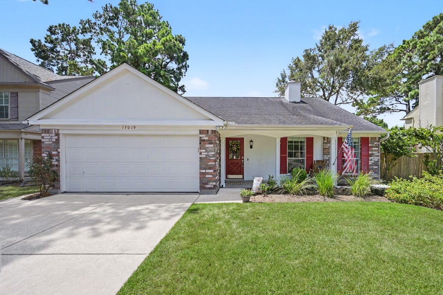 Property photo for 17019 Fordingbridge Drive, Spring, TX