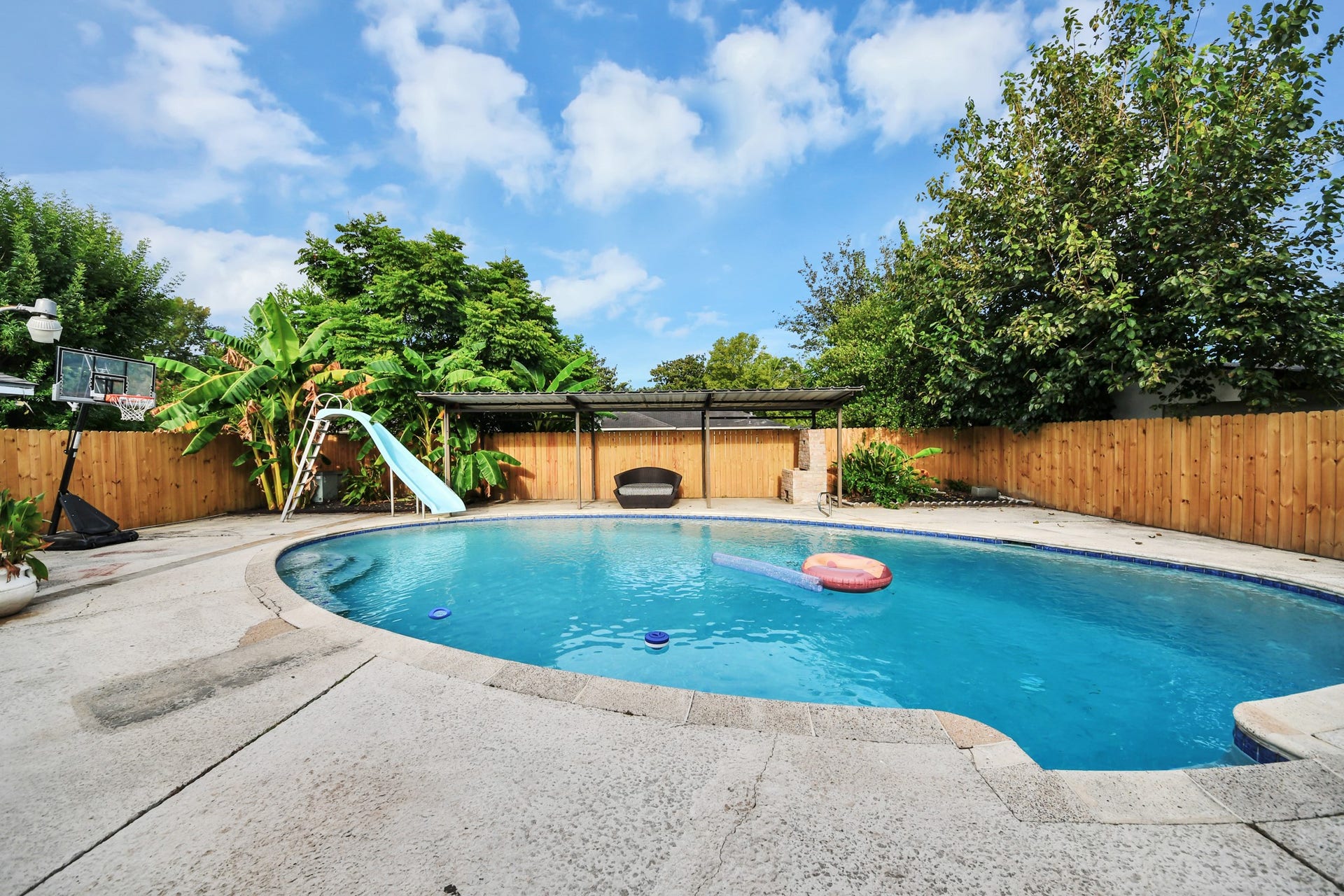 15103 Weil Place, Houston, TX 77060