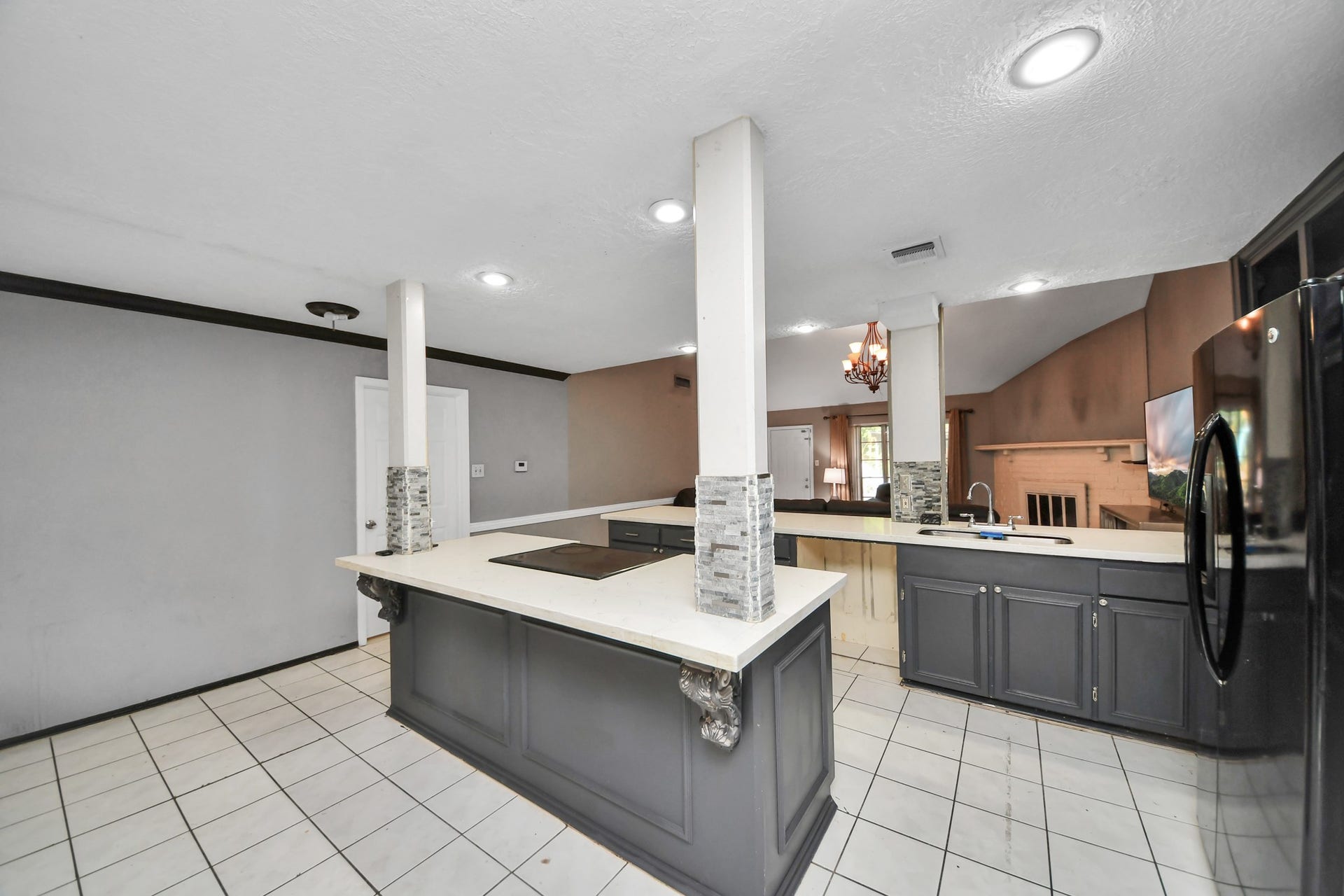 15103 Weil Place, Houston, TX 77060