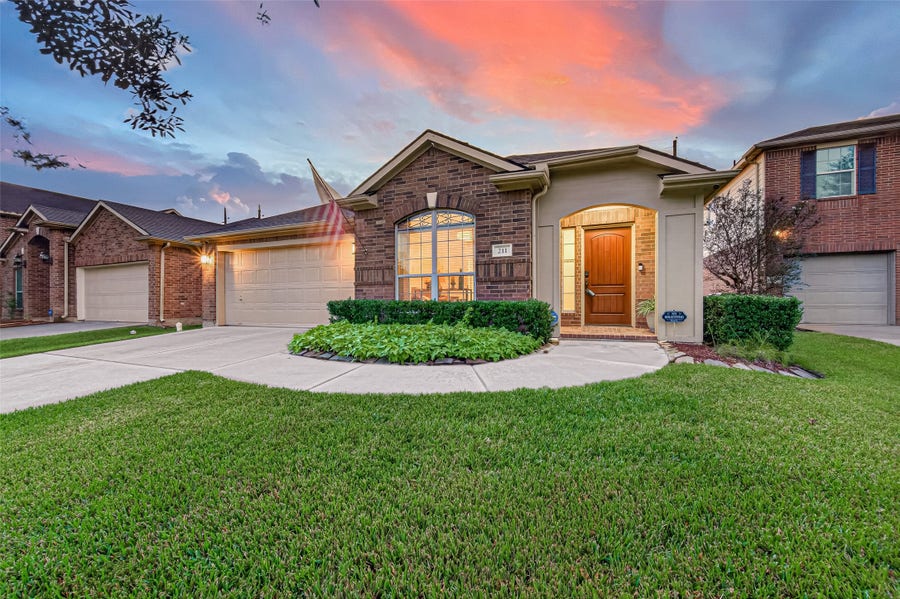 Property photo for 211 Little Summer Drive, Rosenberg, TX