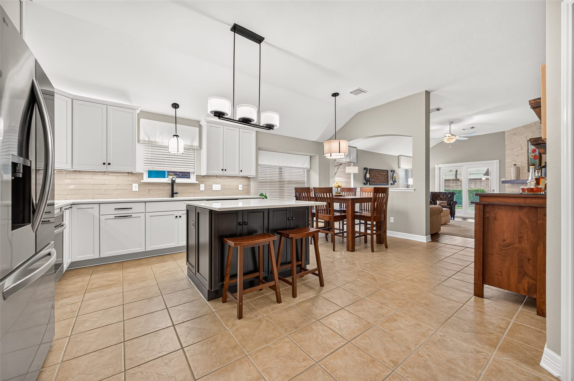 211 Little Summer Drive, Rosenberg, TX 77469 Kitchen fully remodeled in 2023 - open to the breakfast area and family room.