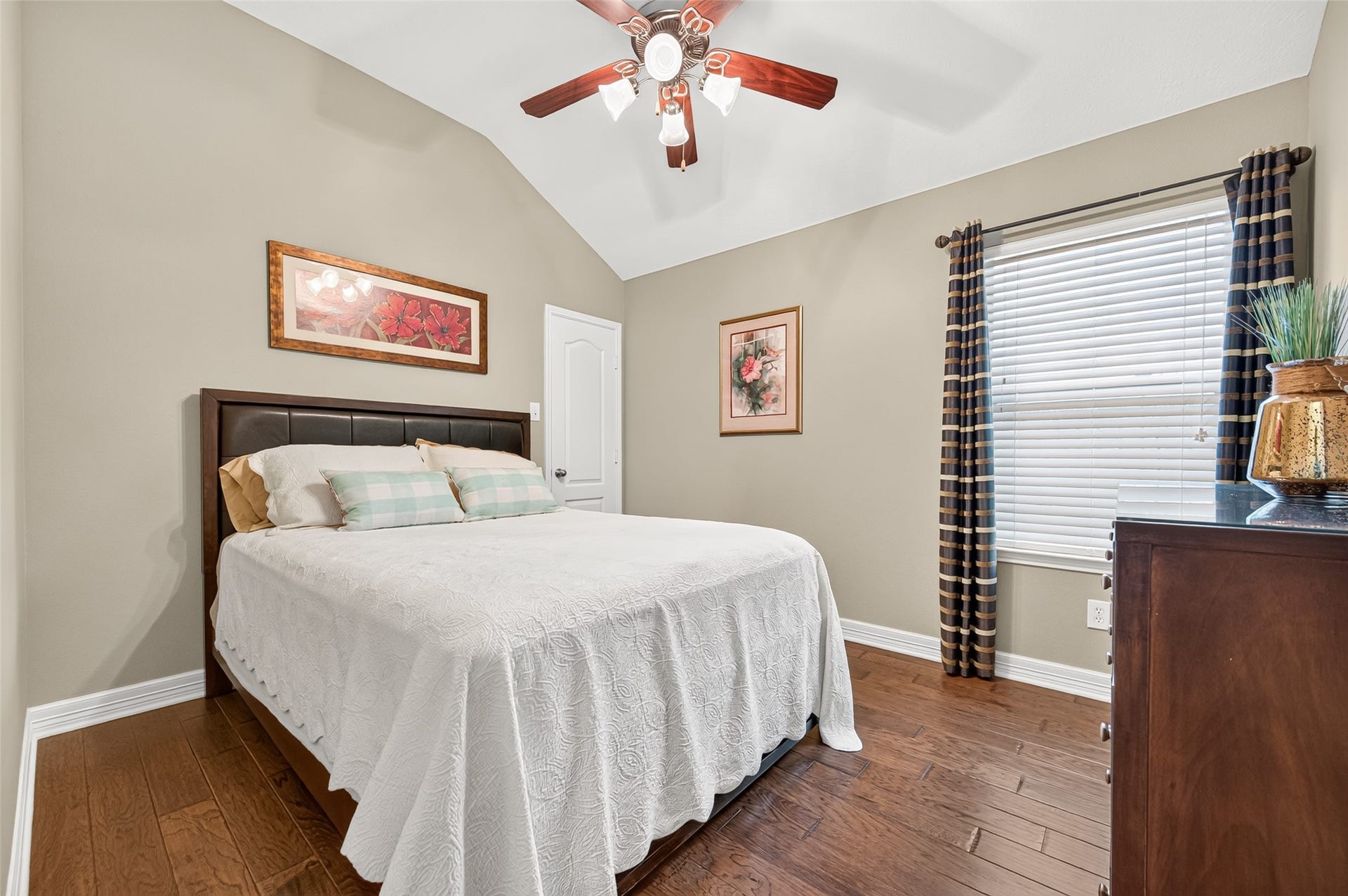 211 Little Summer Drive, Rosenberg, TX 77469 Secondary bedroom with hardwood floors and vaulted ceiling.