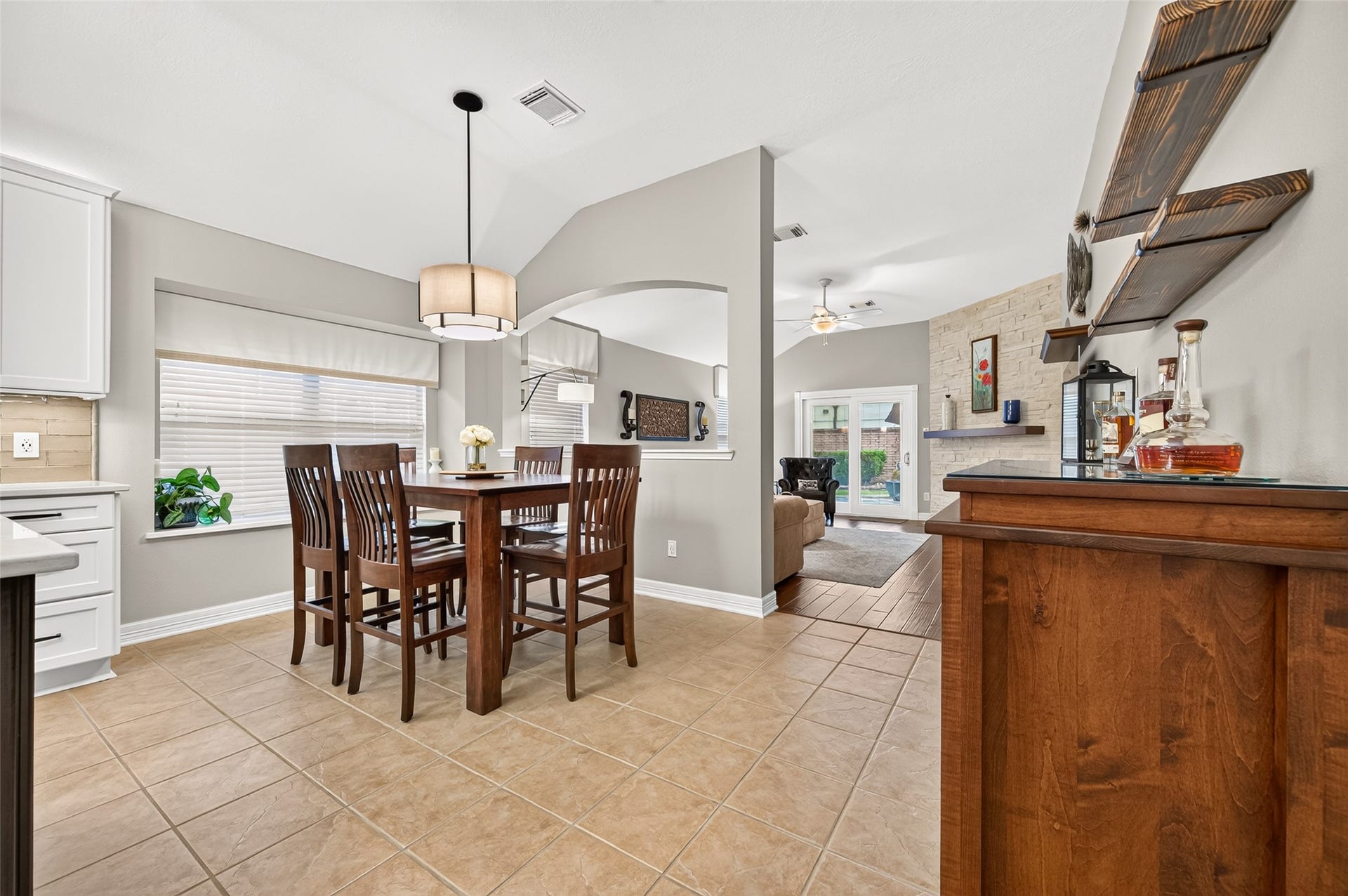 211 Little Summer Drive, Rosenberg, TX 77469 Breakfast area with a view to the family room and backyard.