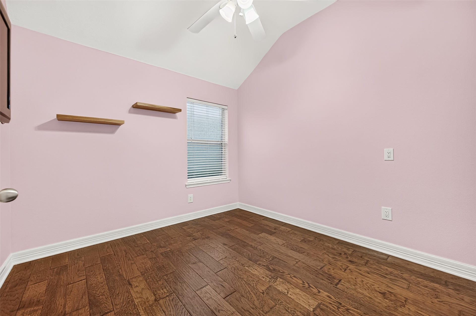 211 Little Summer Drive, Rosenberg, TX 77469 Third bedroom with hardwood floors and vaulted ceiling.