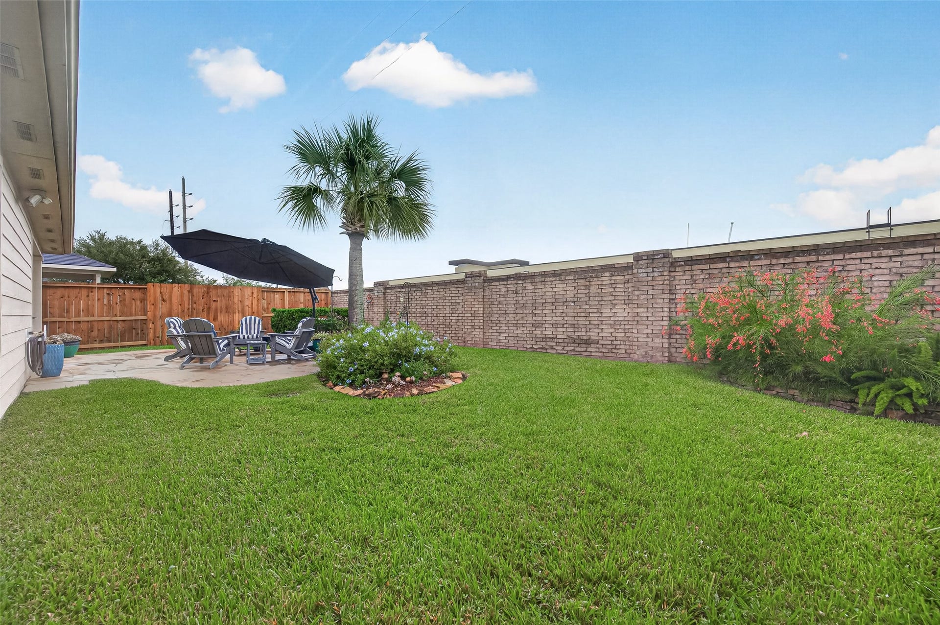 211 Little Summer Drive, Rosenberg, TX 77469 Spacious backyard with mature landscaping.