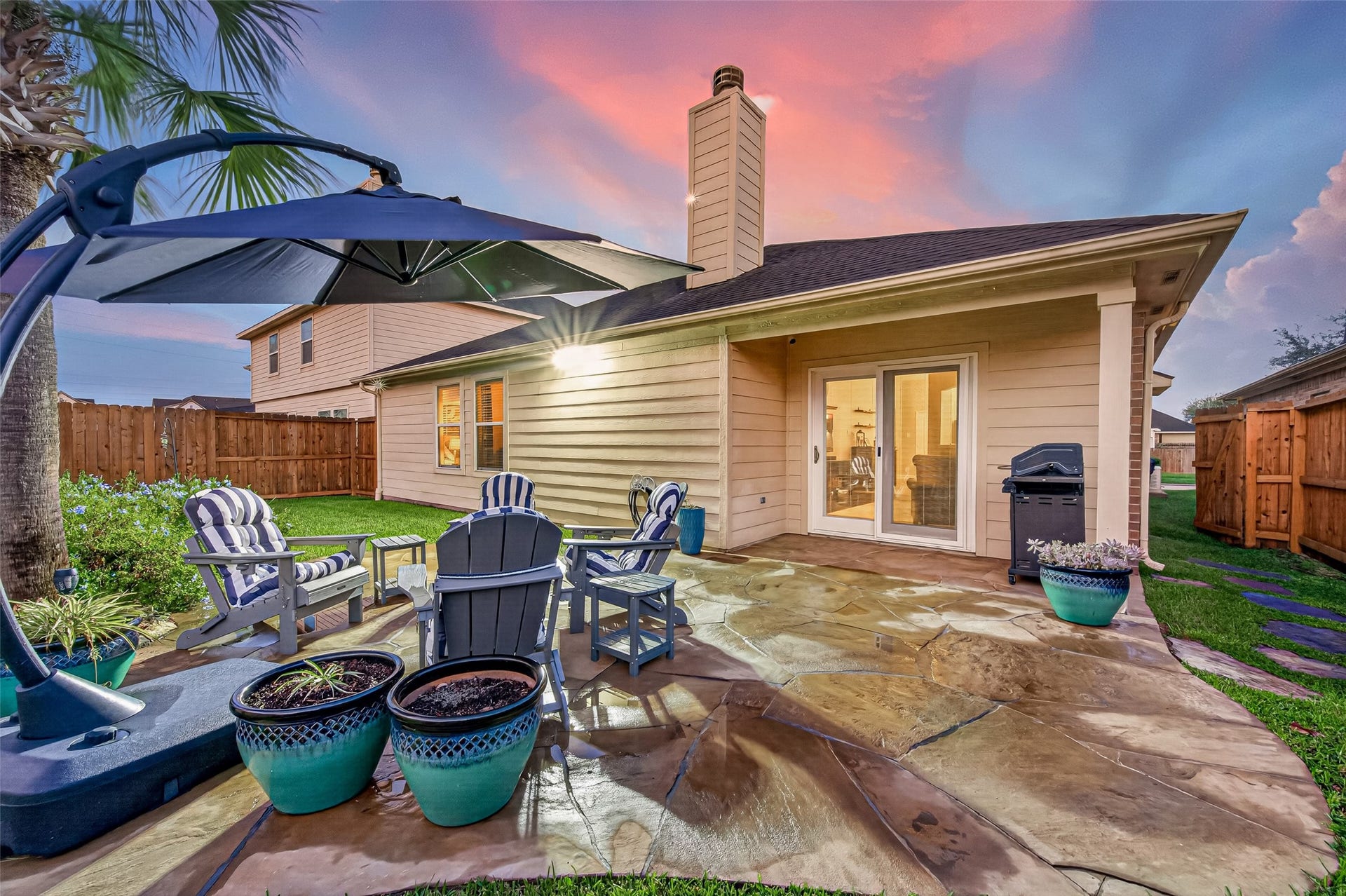 211 Little Summer Drive, Rosenberg, TX 77469 Beautiful patio with flagstone extention - perfect for relaxing or entertaining!