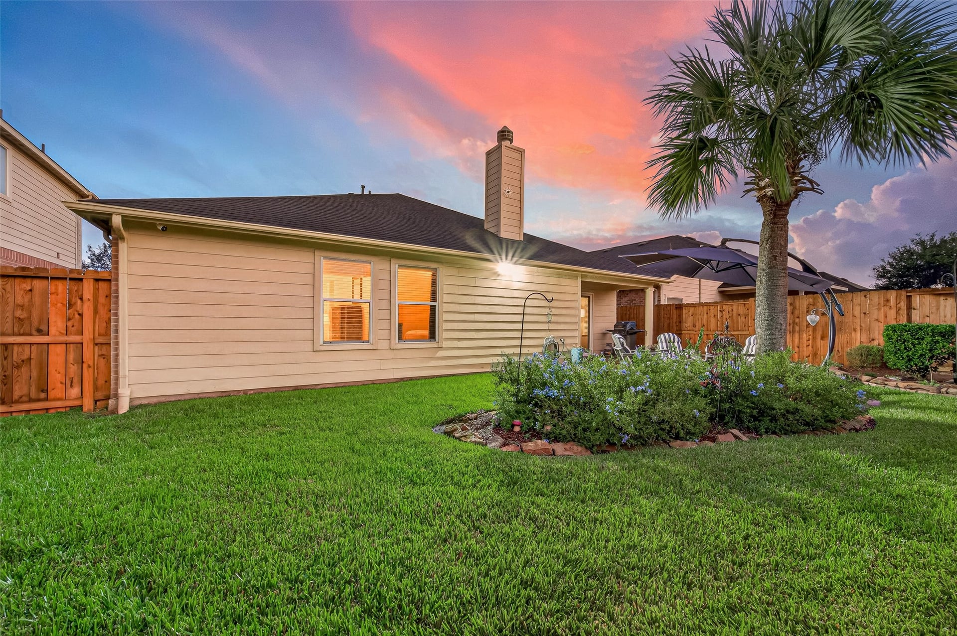 211 Little Summer Drive, Rosenberg, TX 77469 Spacious backyard with room to play, garden or entertain.