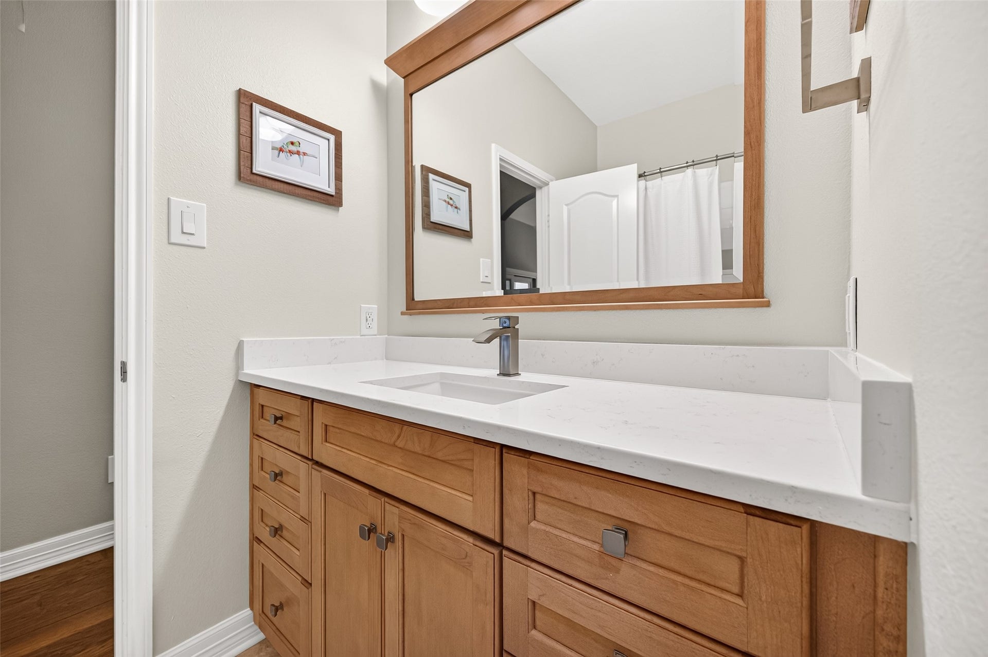 211 Little Summer Drive, Rosenberg, TX 77469 Guest bath remodeled in 2023 - taller vanity with drawers, quartz counters, sink, faucet and porcelain tile.