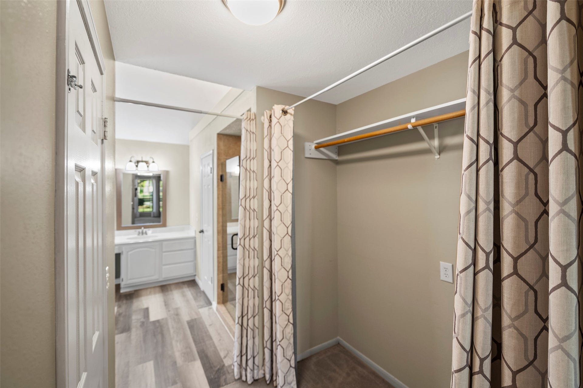 2631 Woodsboro Drive, Spring, TX 77388 Additional closet area