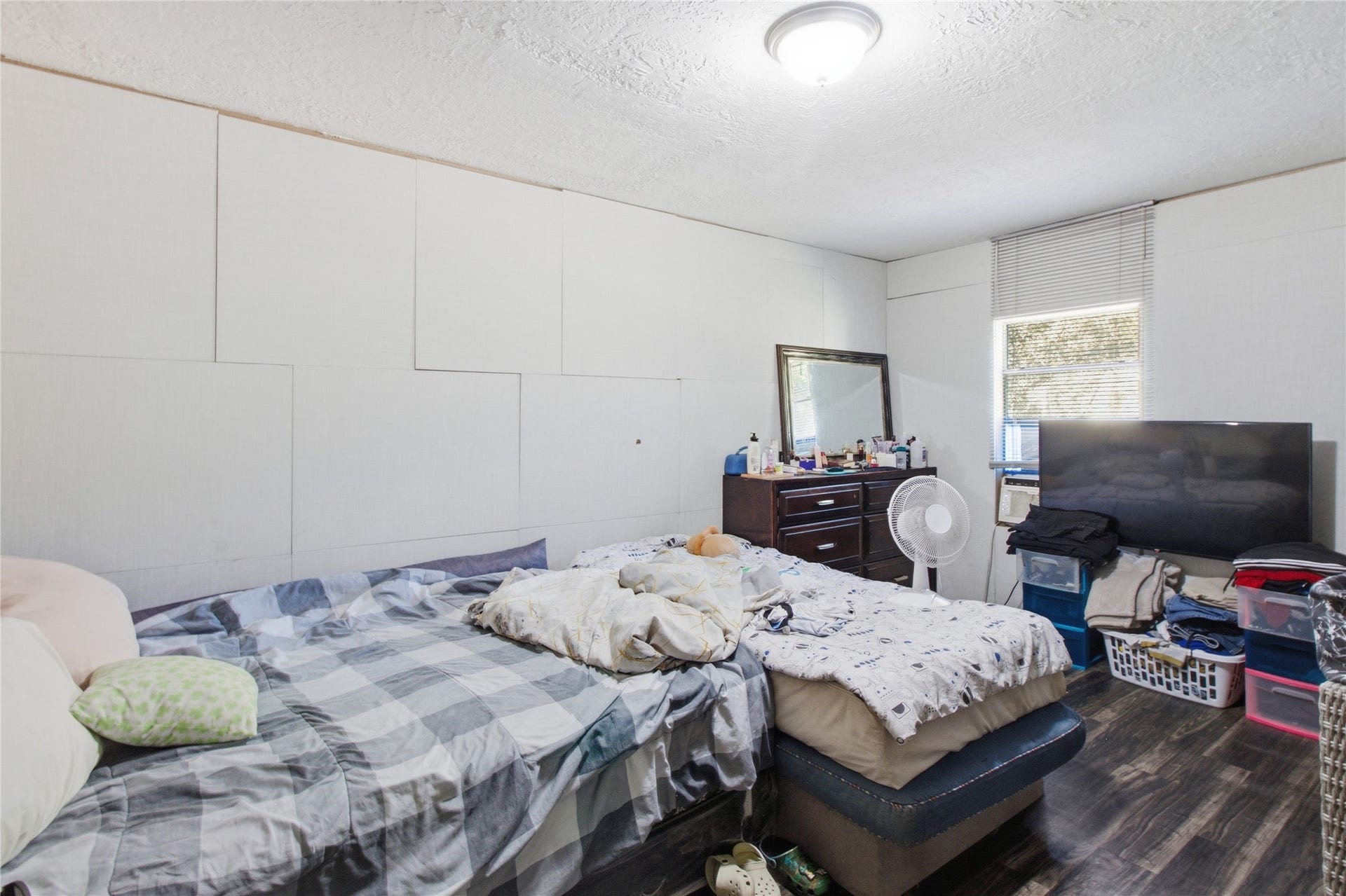 6038 Belmark Street, Houston, TX 77033 6038 Belmark Street, Houston, TX 77033